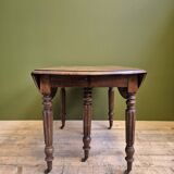 Round/rectangle table with extensions on casters