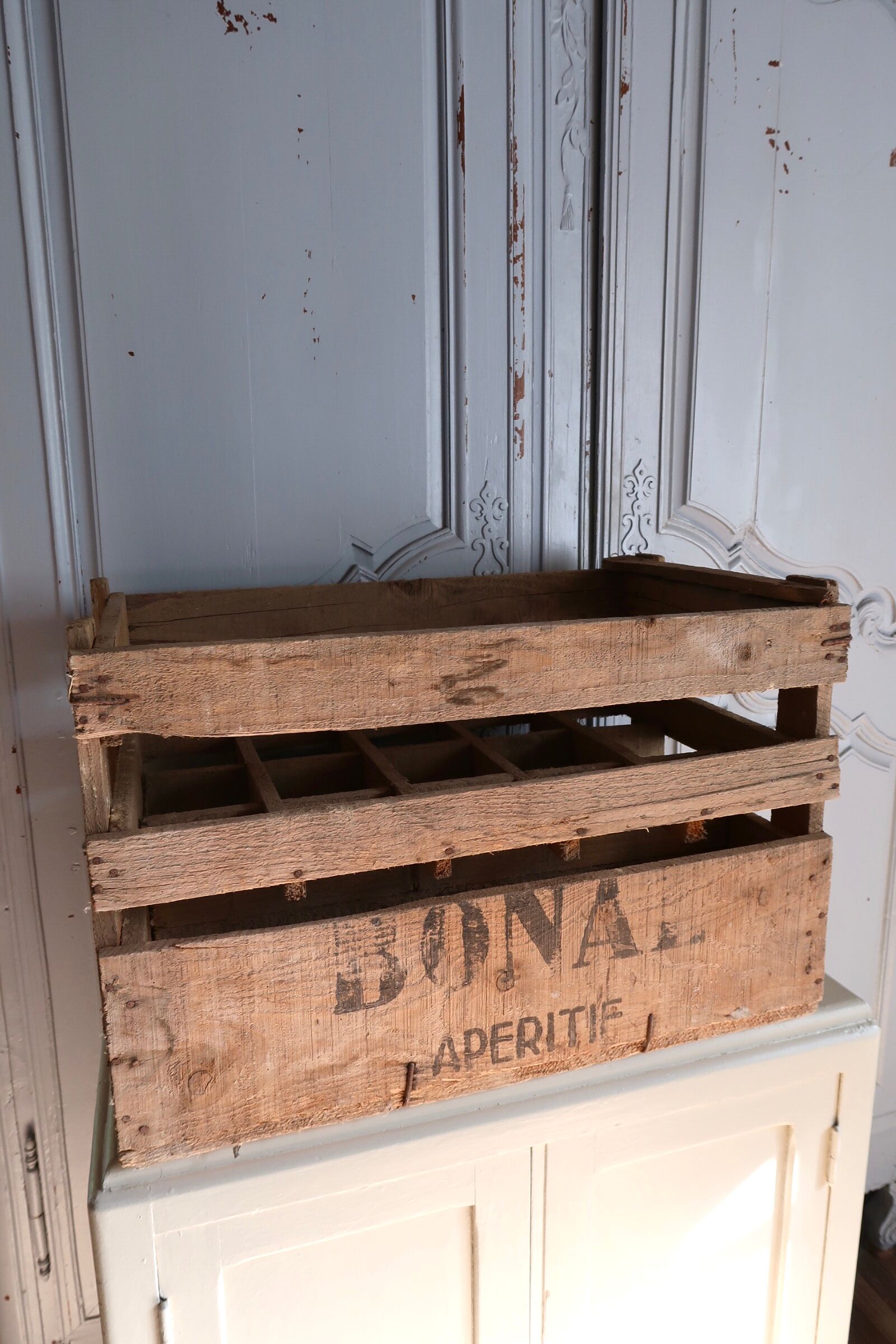 Wooden bottle locker box