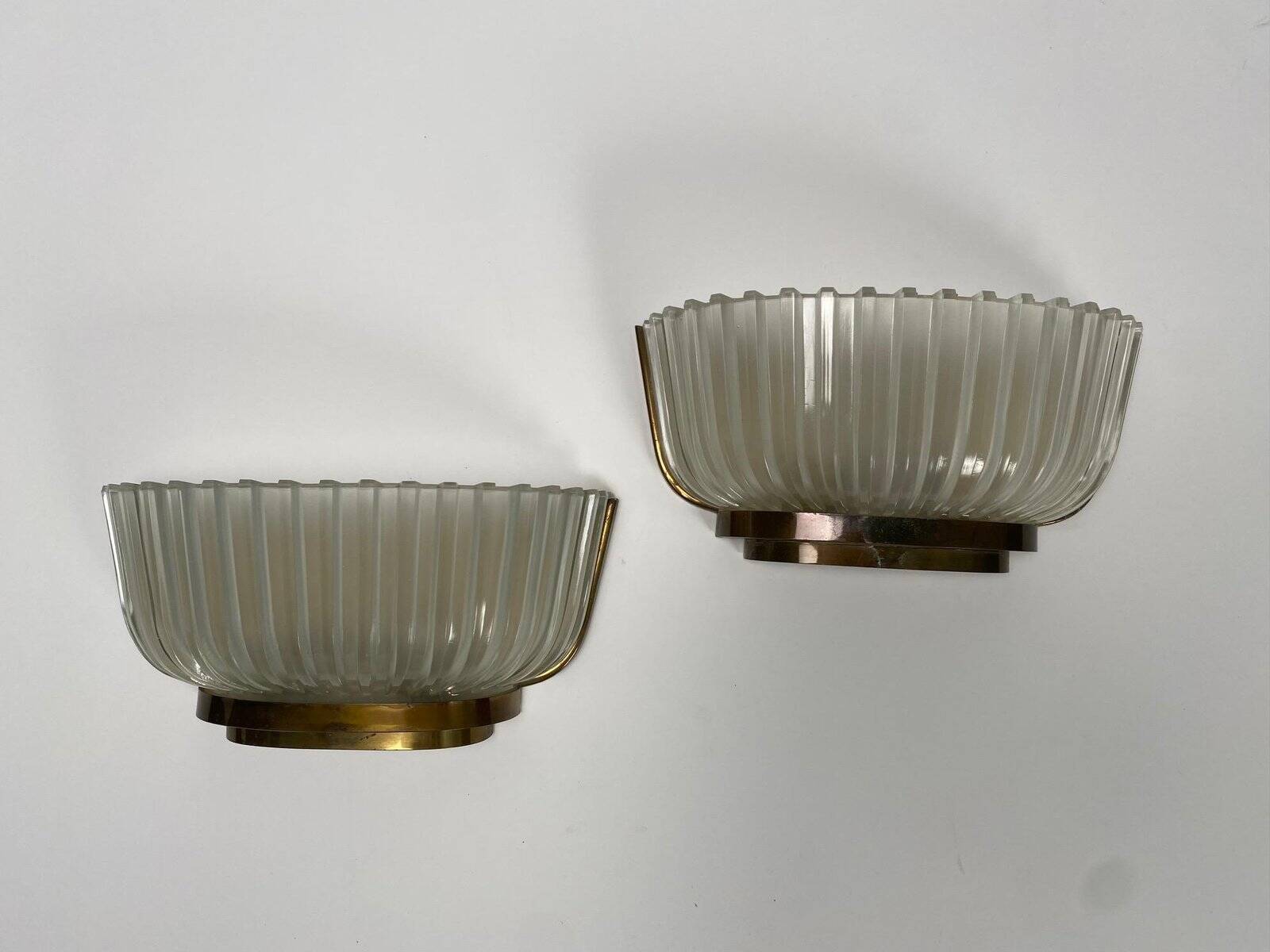 Paire d'appliques en laiton et verre, années 1940-50