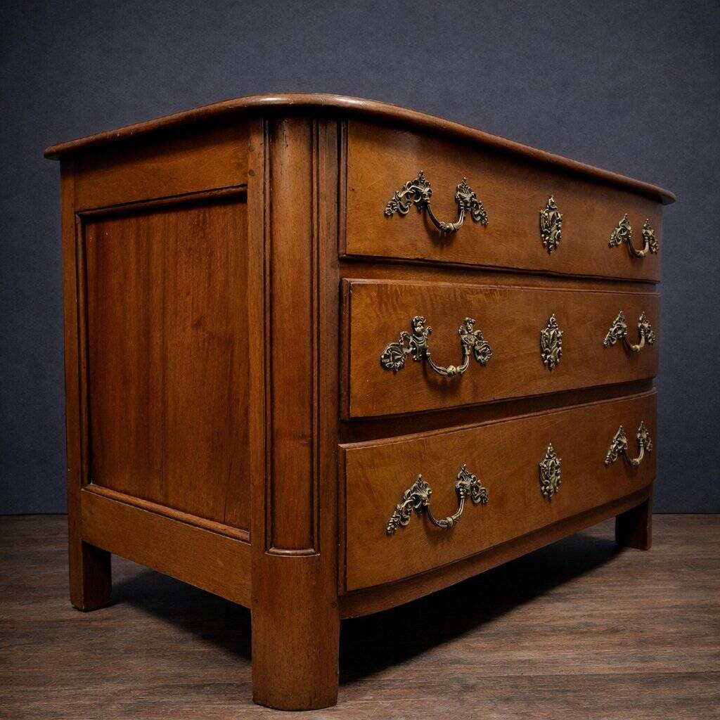 Commode ancienne galbée en bois massif – époque Louis XIV / Louis XV - XVII