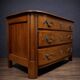 Commode ancienne galbée en bois massif – époque Louis XIV / Louis XV - XVII