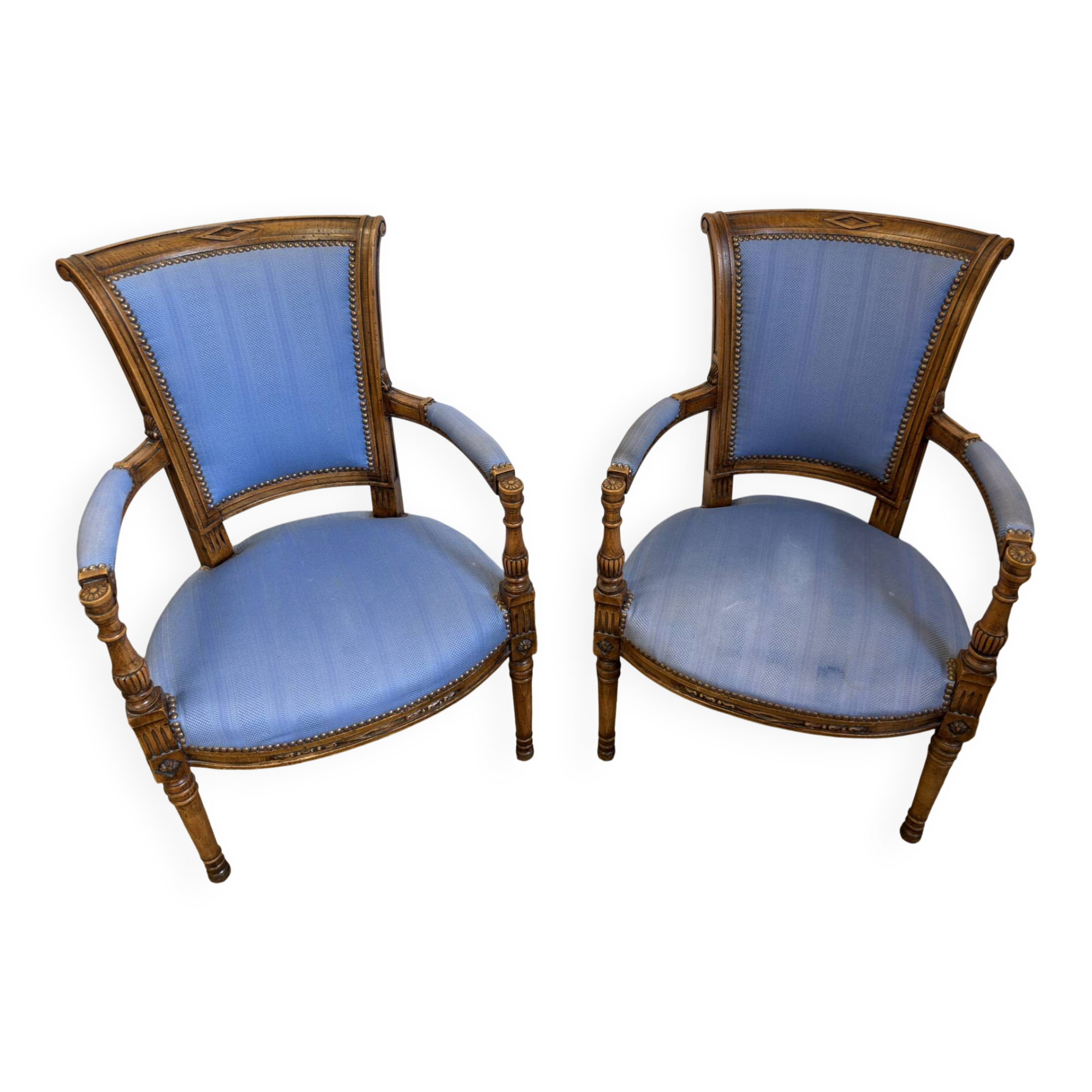 Paire de fauteuils de style Louis XVI en bois sculpté