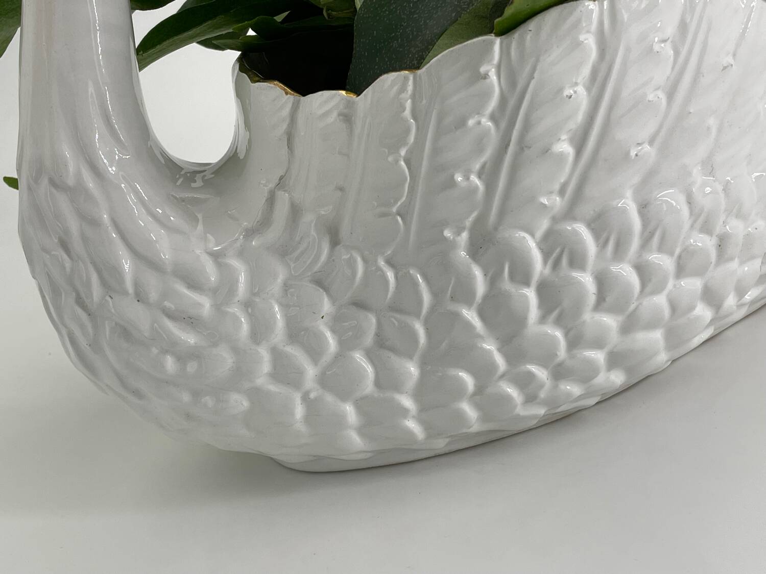 Vintage swan pot holder in white and gold ceramic