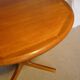 Expandable round table in teak