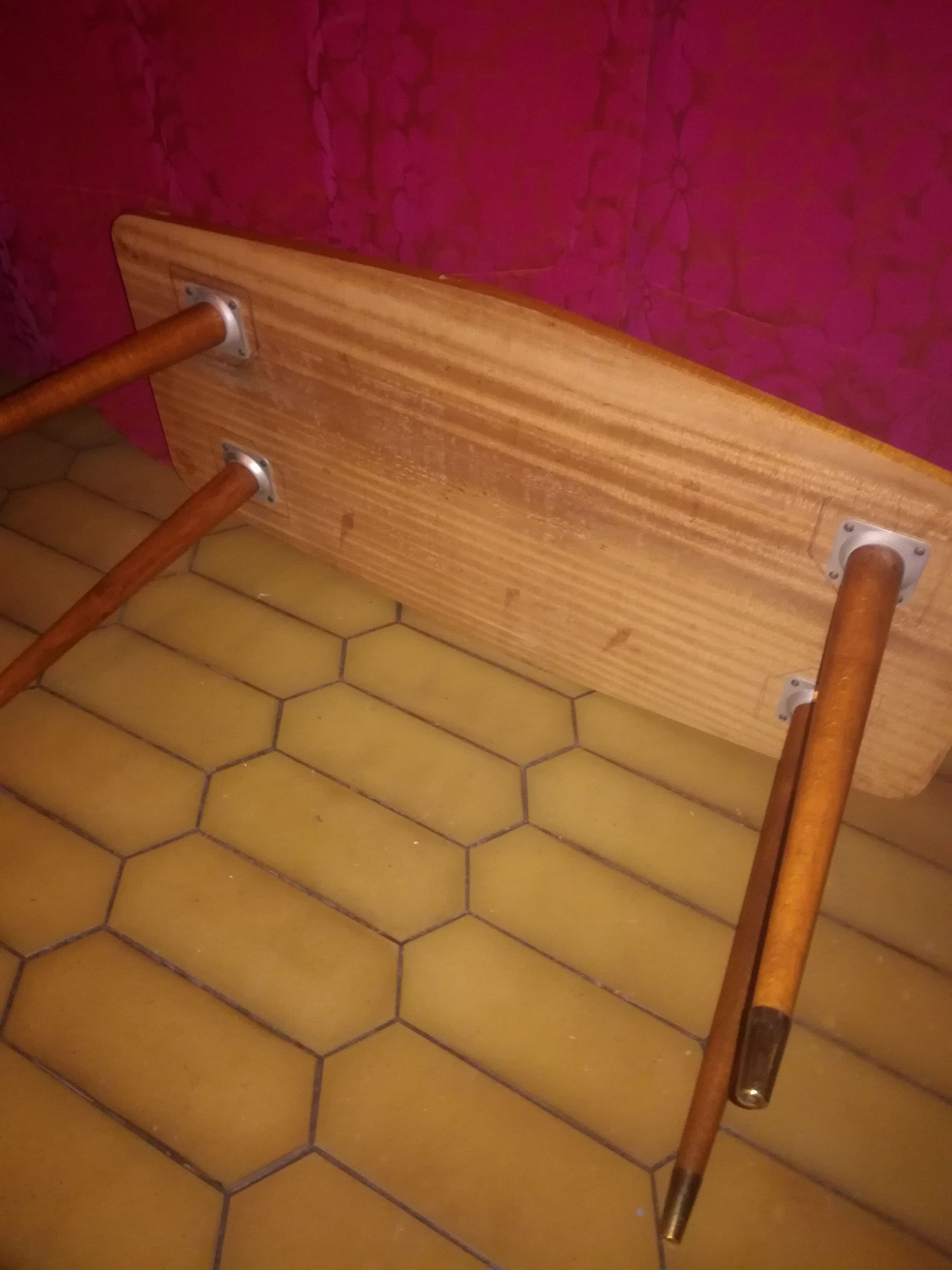 Table low Scandinavian style