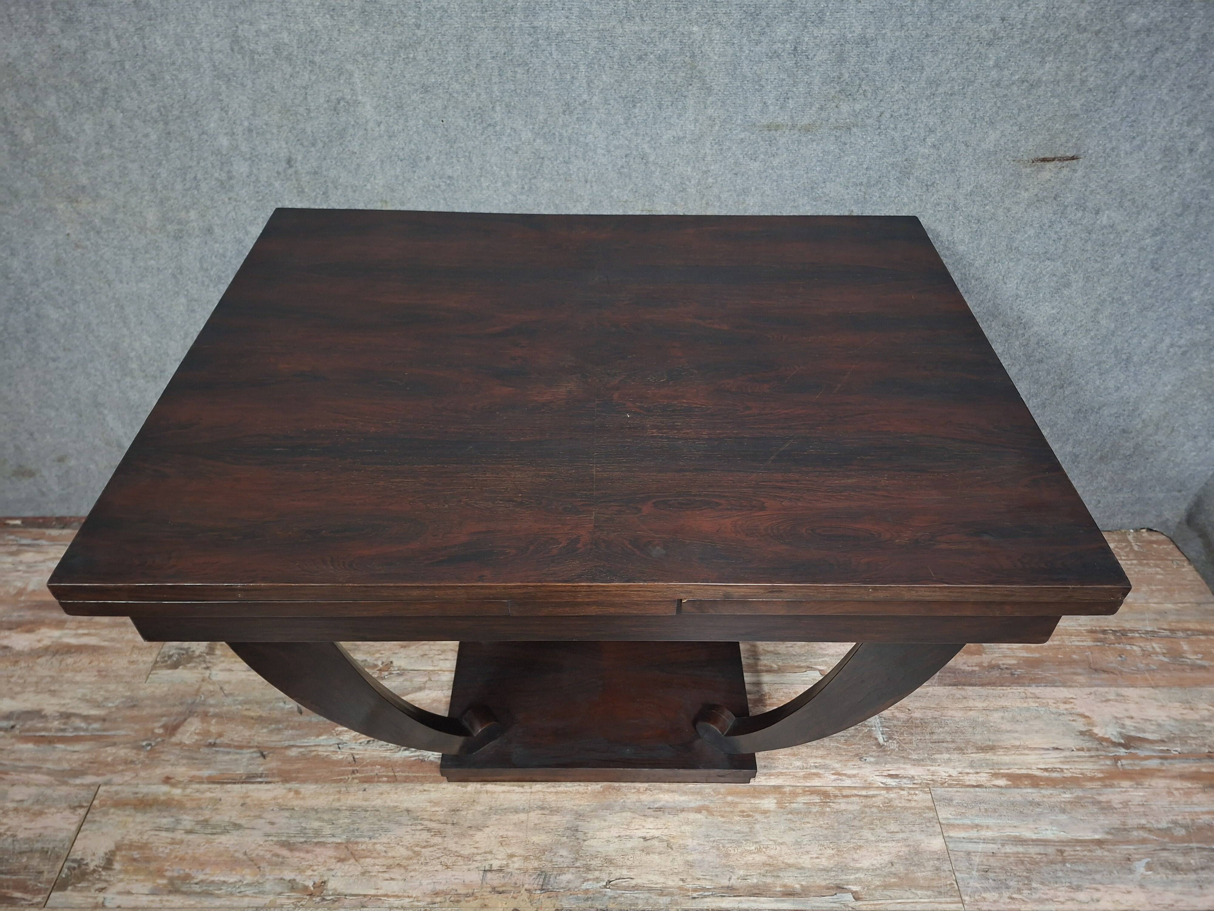 Art Deco dining table in rosewood, work from the 1930s.