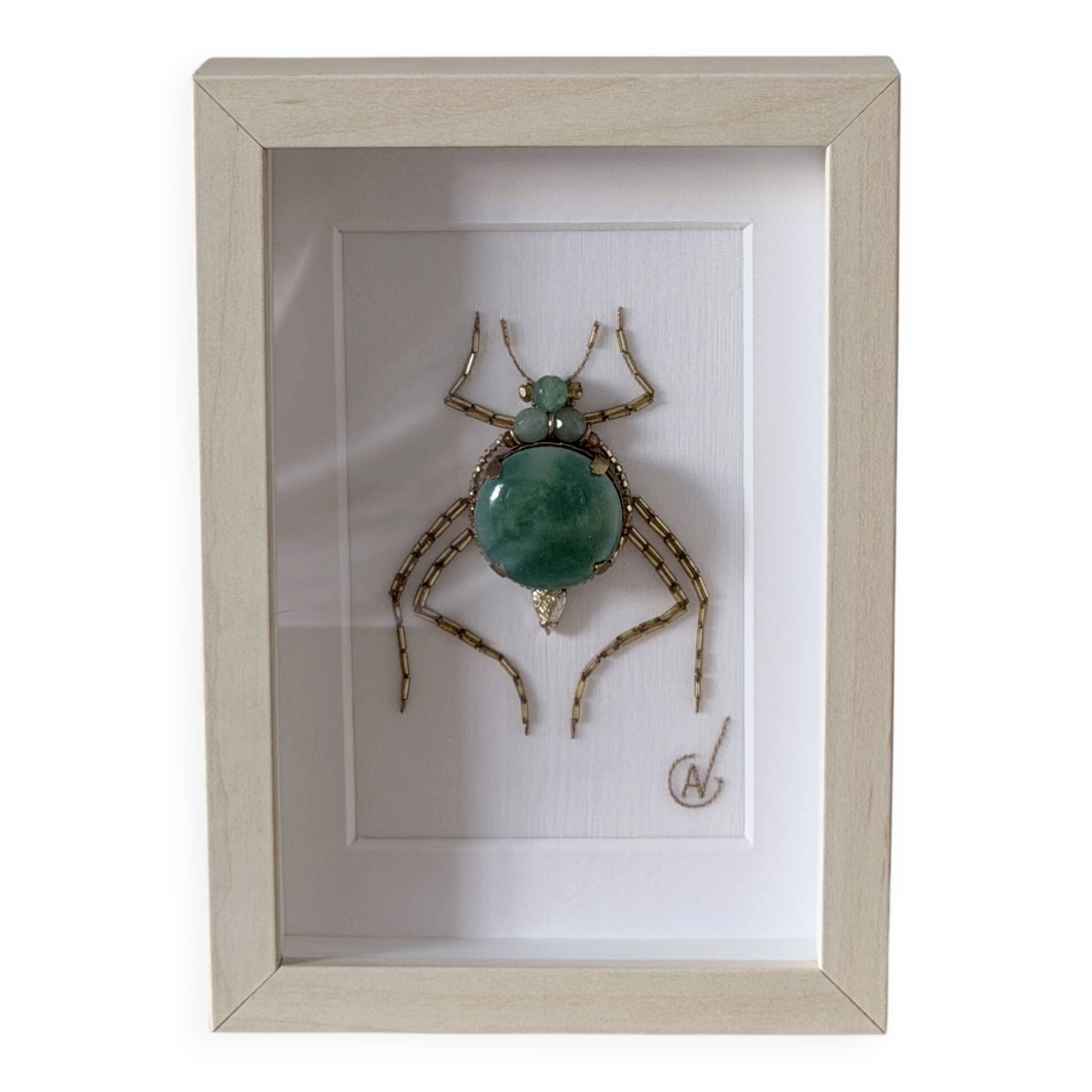Tableau insecte brodé à la main (pièce unique)