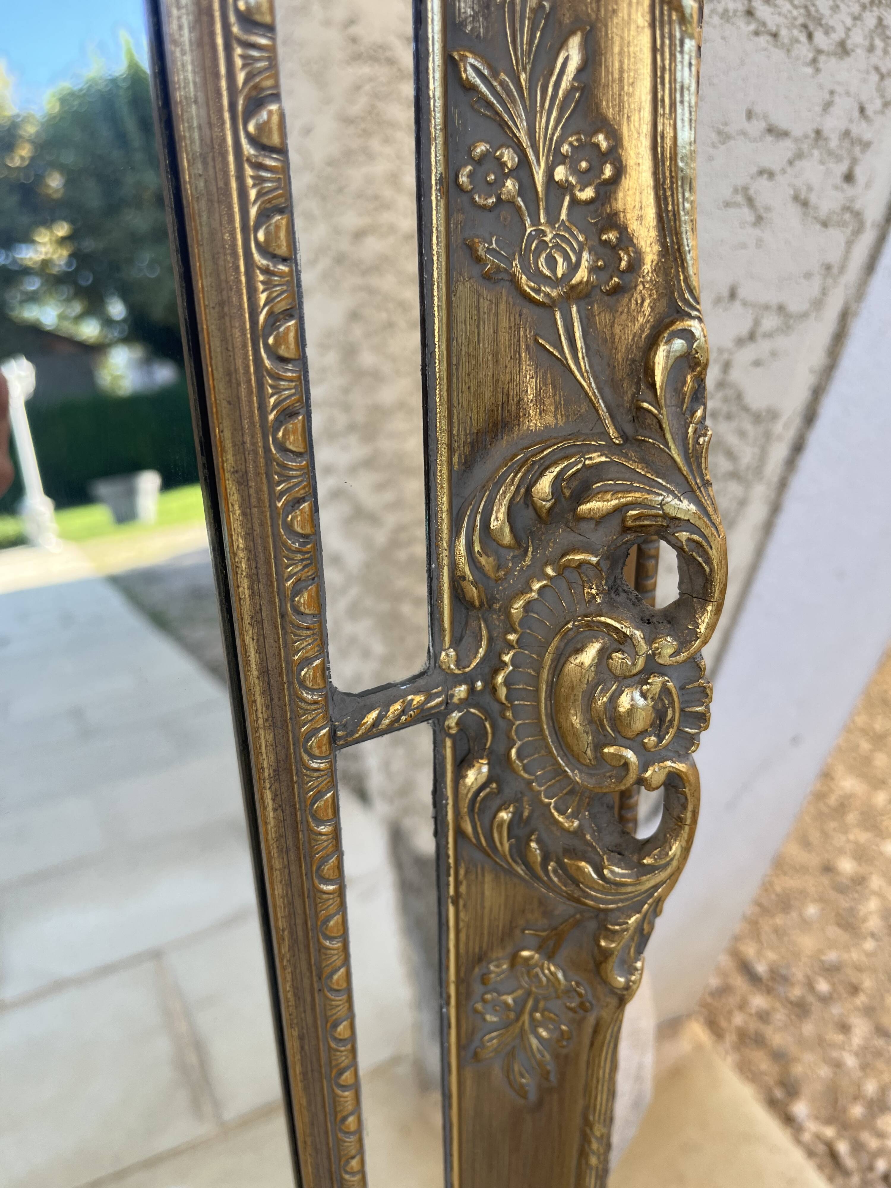 Golden mirror with a closed pore.