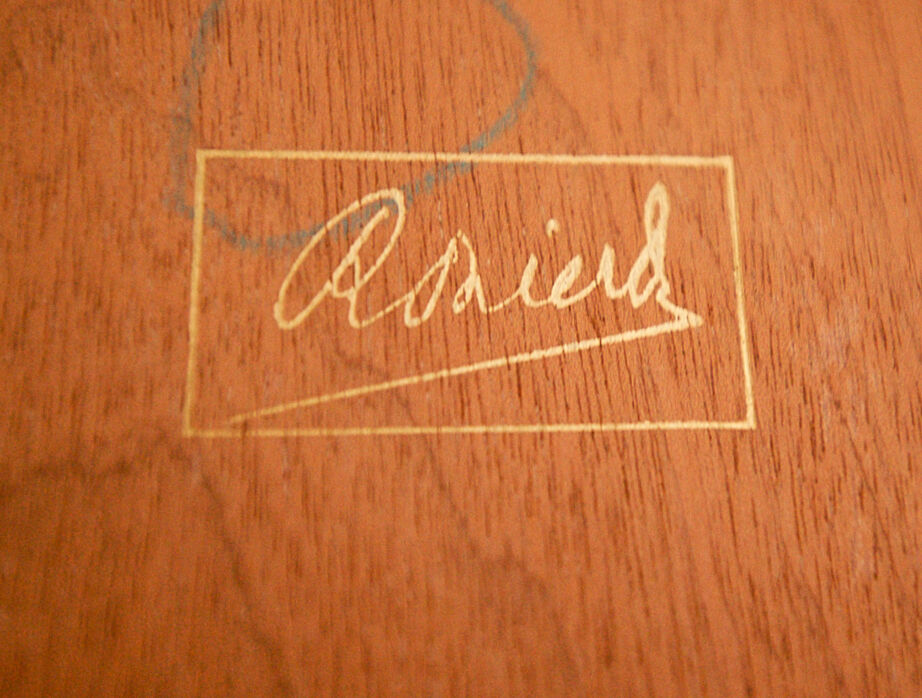 Small storefront library