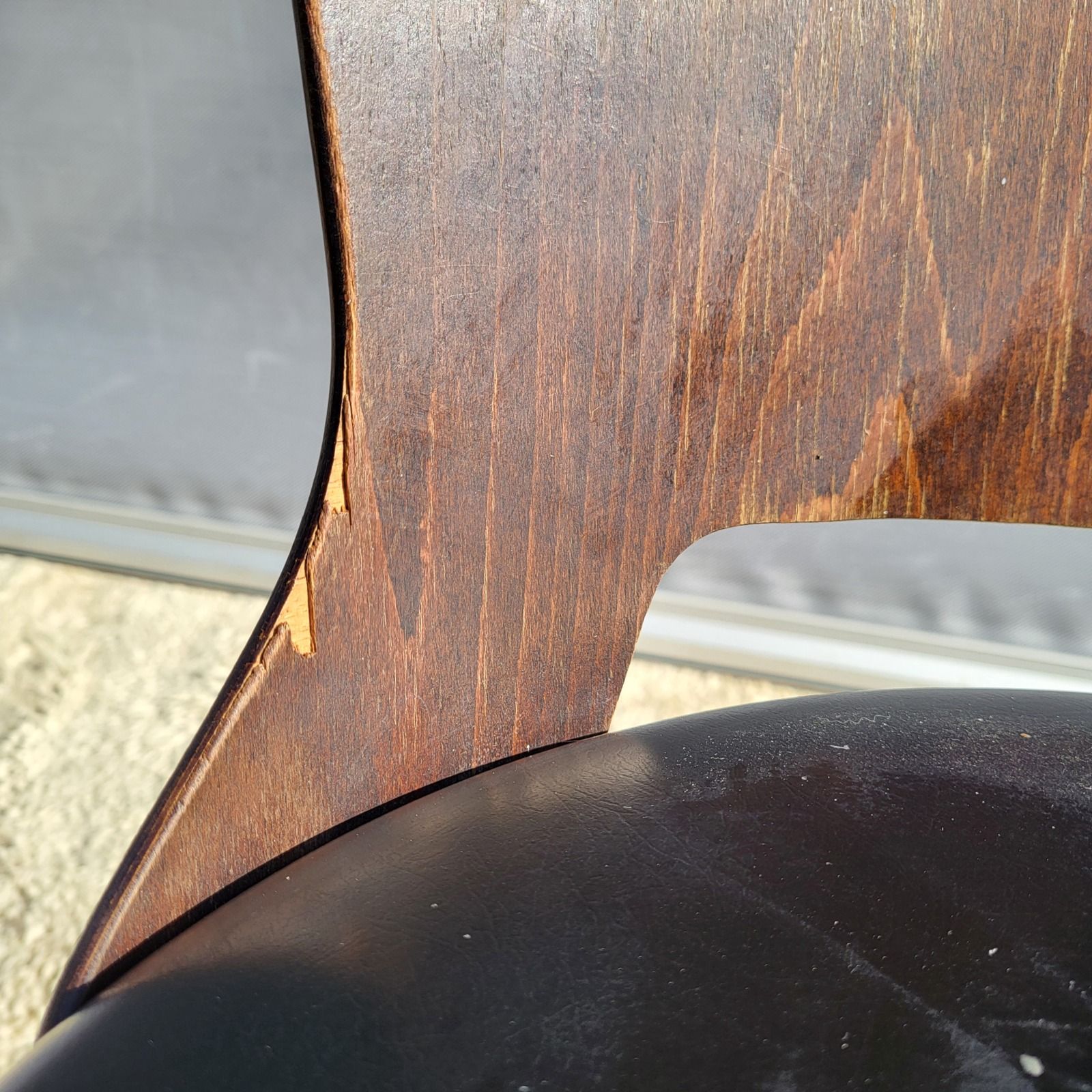 Chaise Dove • Baumann • Simili noir