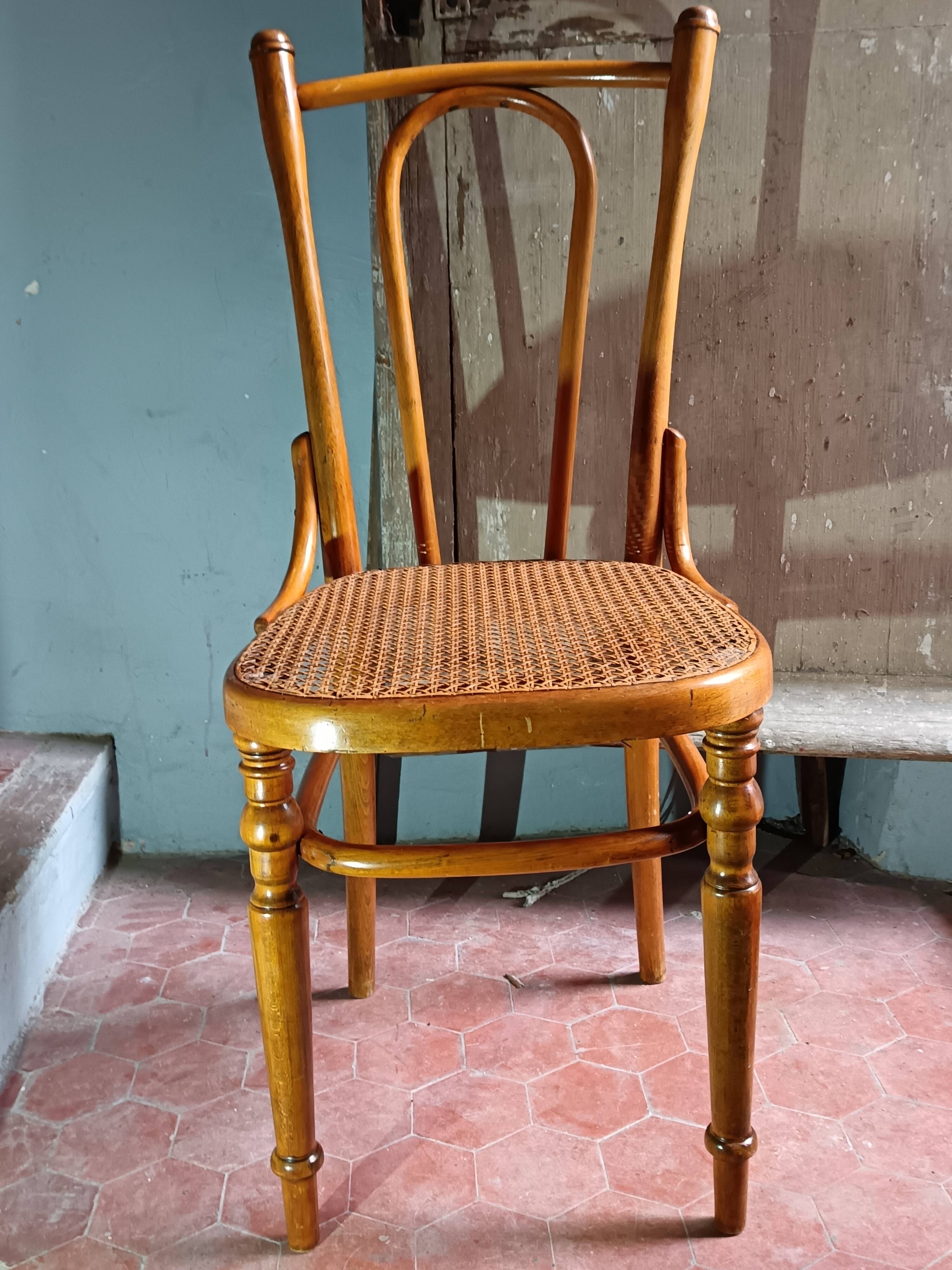Ancienne Chaise de Bistrot en Bois Courbé " Fischel "