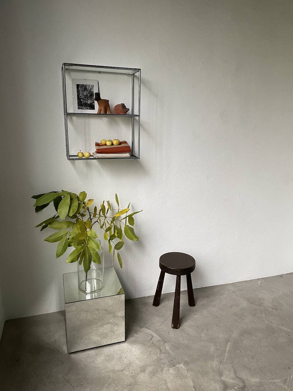 Abstracta Poul Cadovious wall shelf