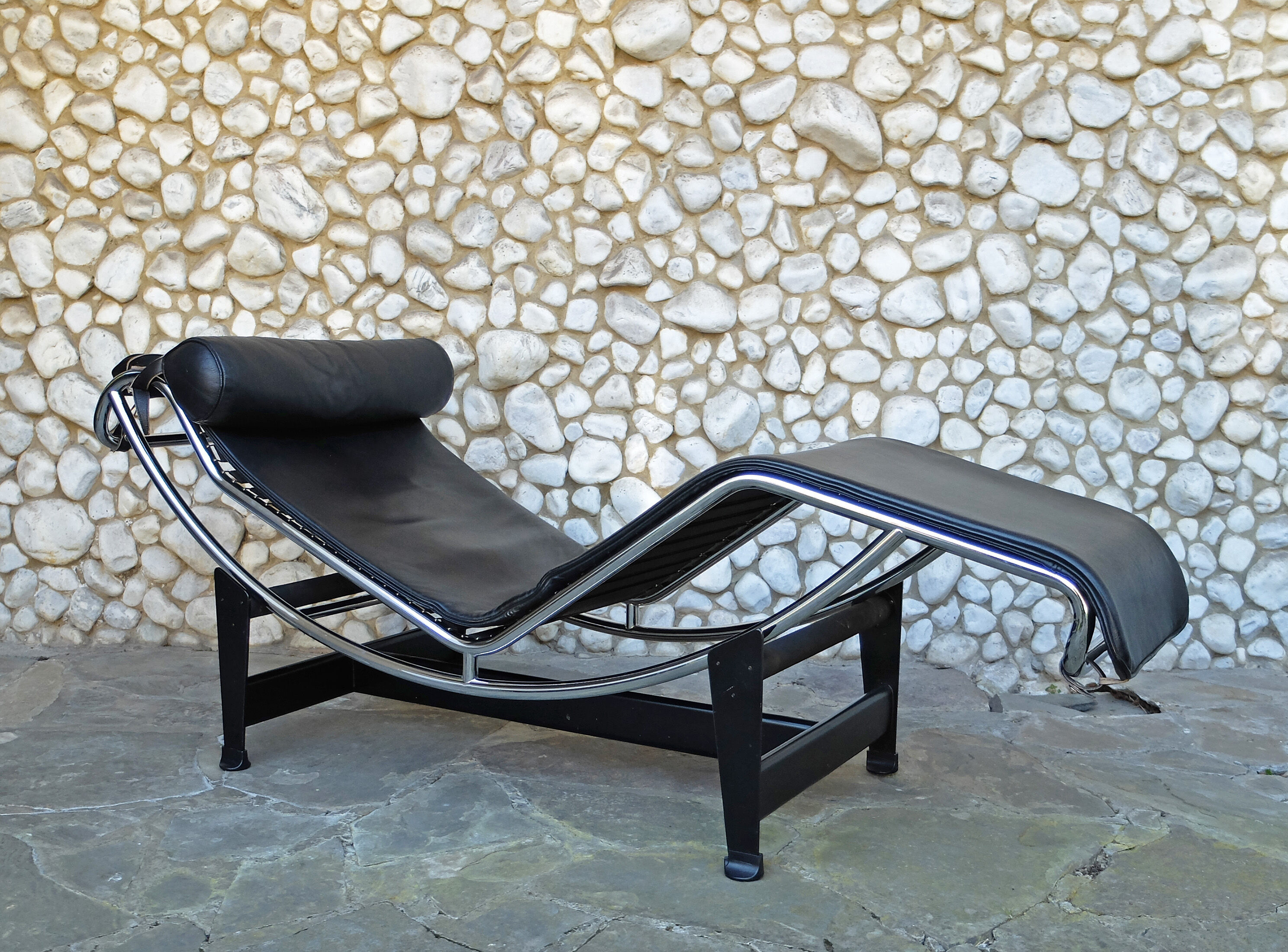 Chaise-longue LC4 par Le Corbusier Perriand Jeanneret pour Cassina