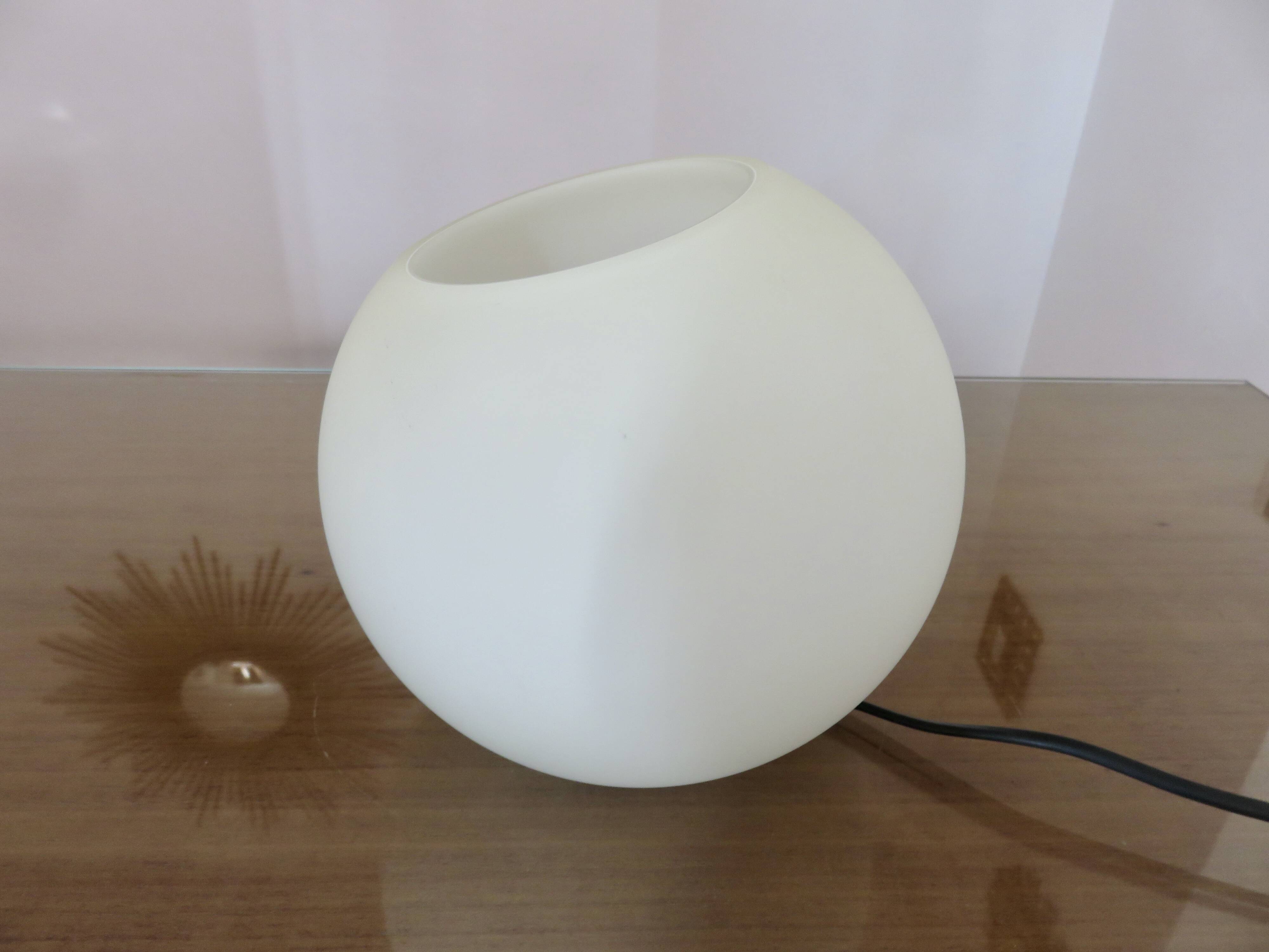 Lampe en opaline blanche 1980