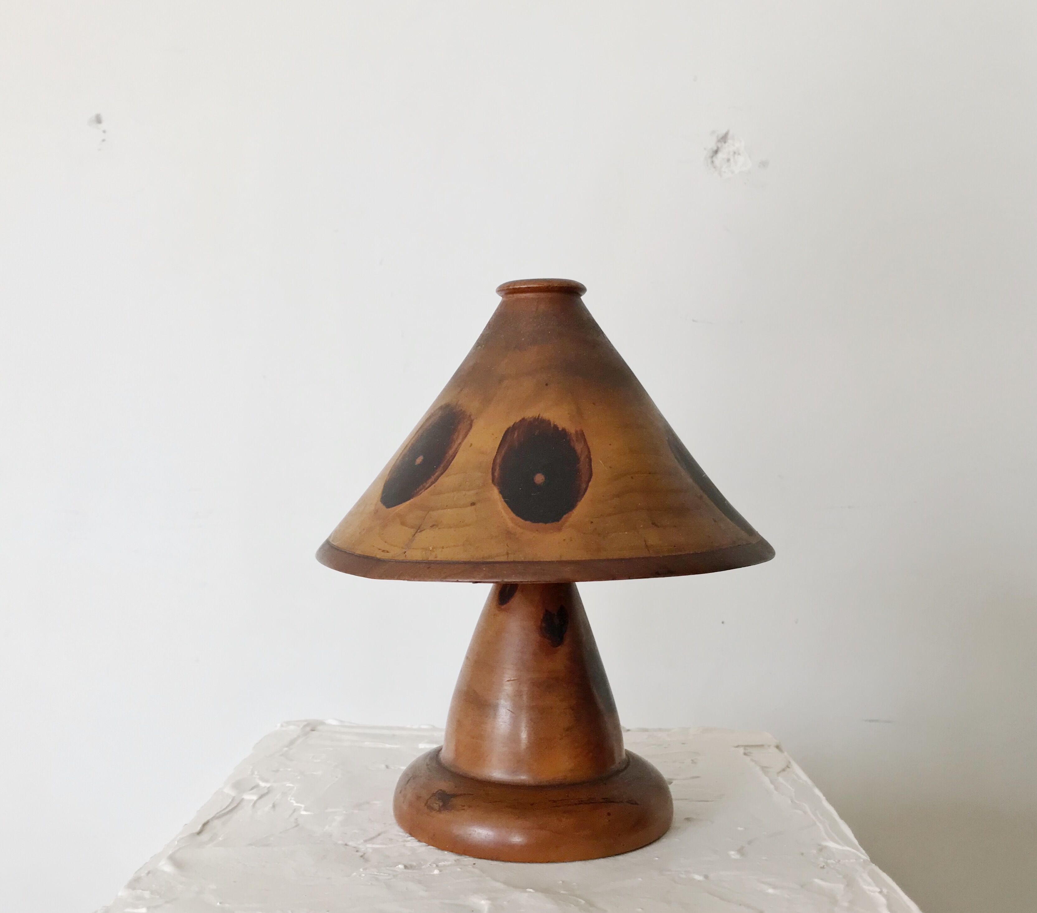 Carlos Zipperer wooden table lamp, 1920.bresil