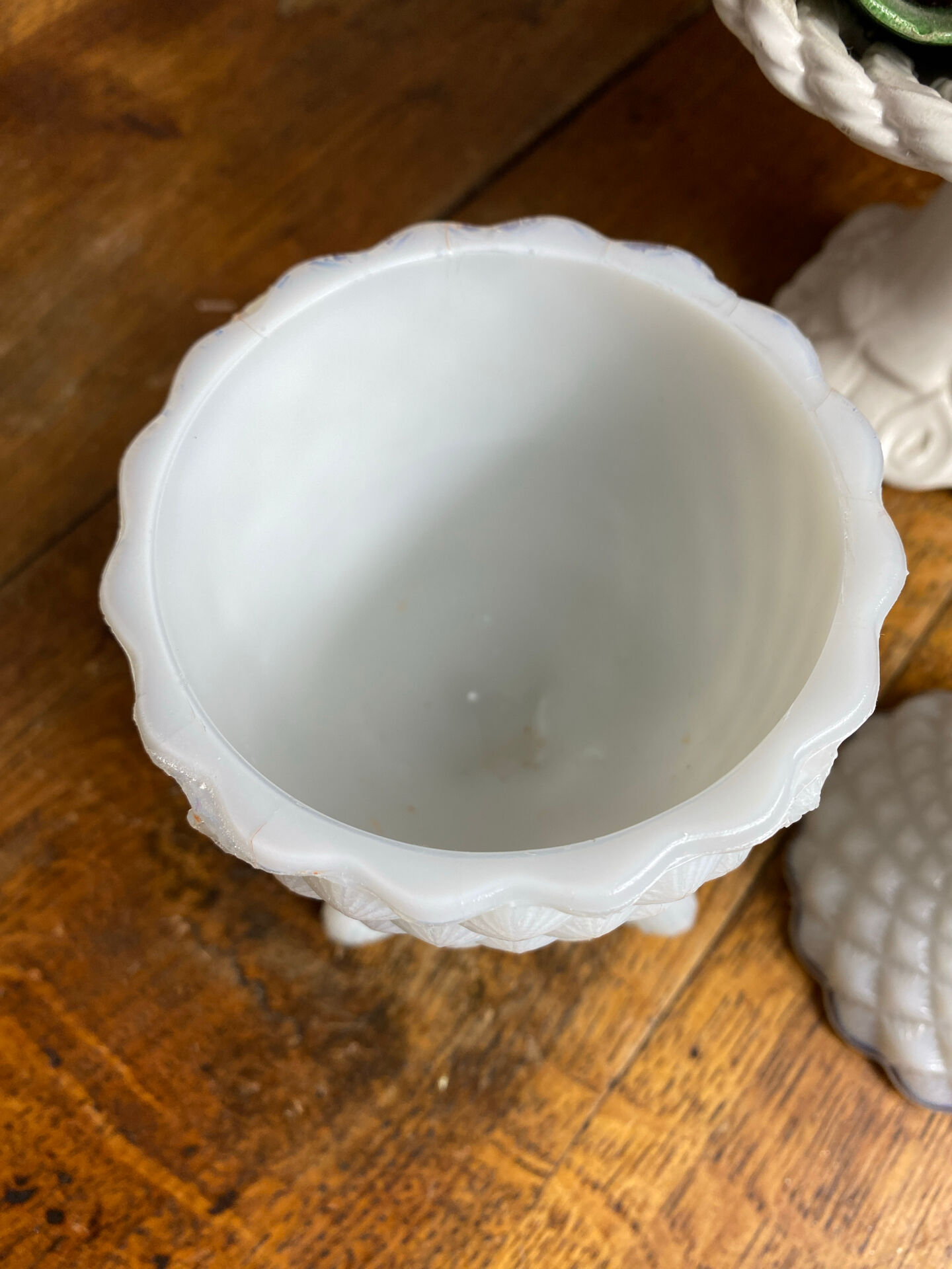 Pineapple bonbonnière in white opaline