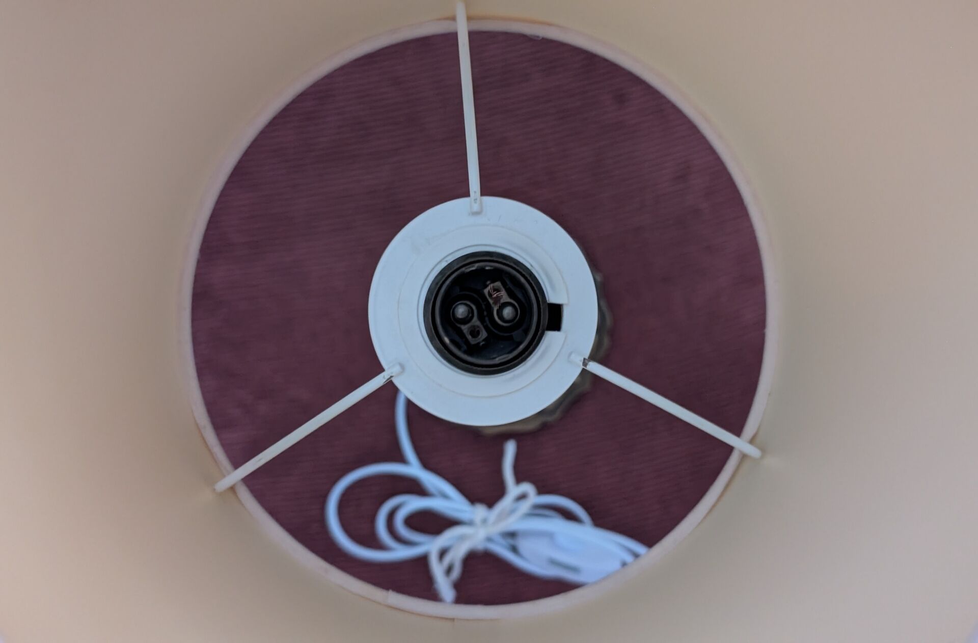 Lampe en laiton torsadé