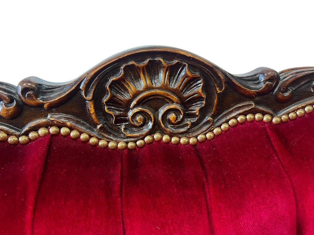 Vintage fuchsia baroque canapé / three-seater / sofa