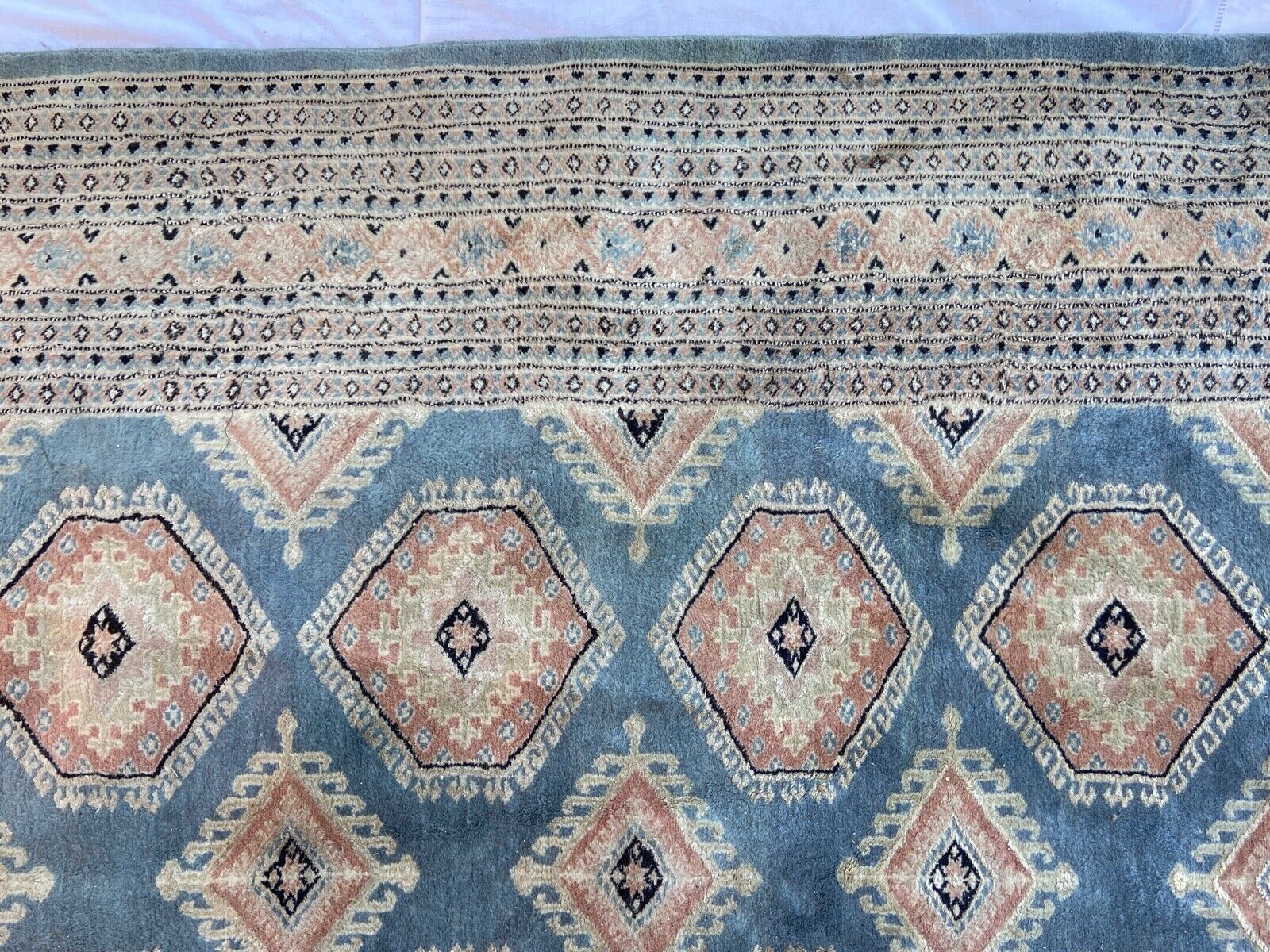 Tapis oriental fait main xxeme fond bleu 307 cm x 222 cm