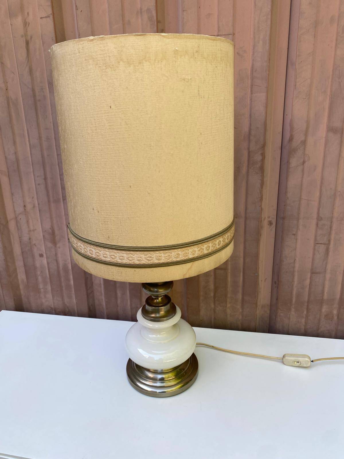Vintage lamp in gold metal and white opal from the 1970s.