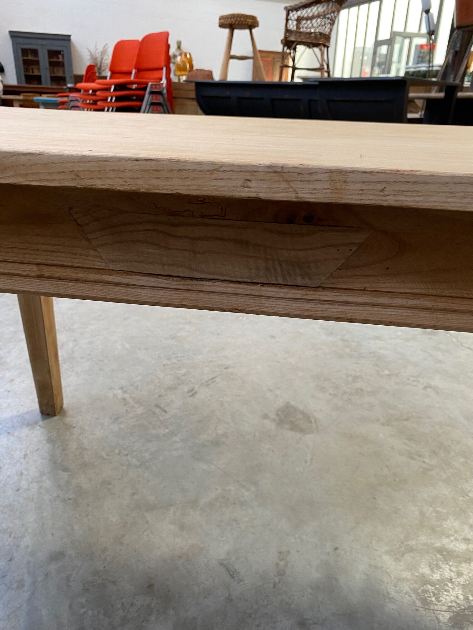 Elm farmhouse table spindle legs