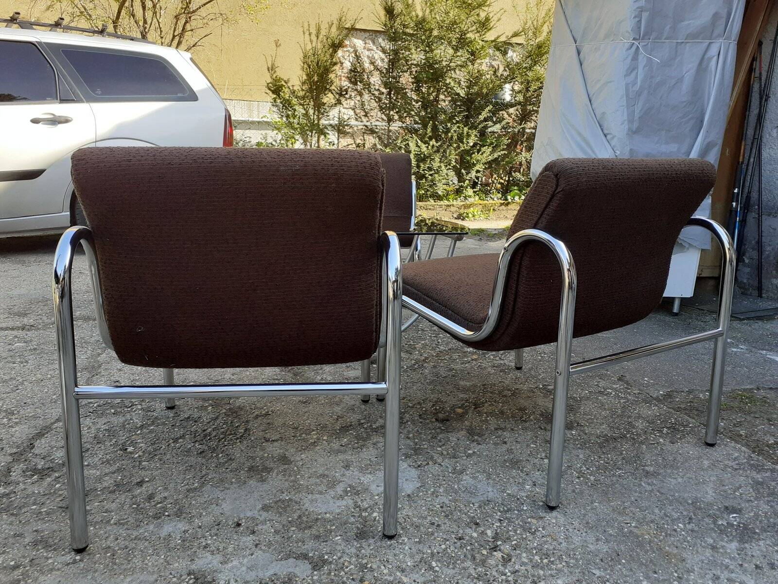 Table and 4 chairs in chrome metal with brown fabric and wood, Hungarian design from the 1960s.