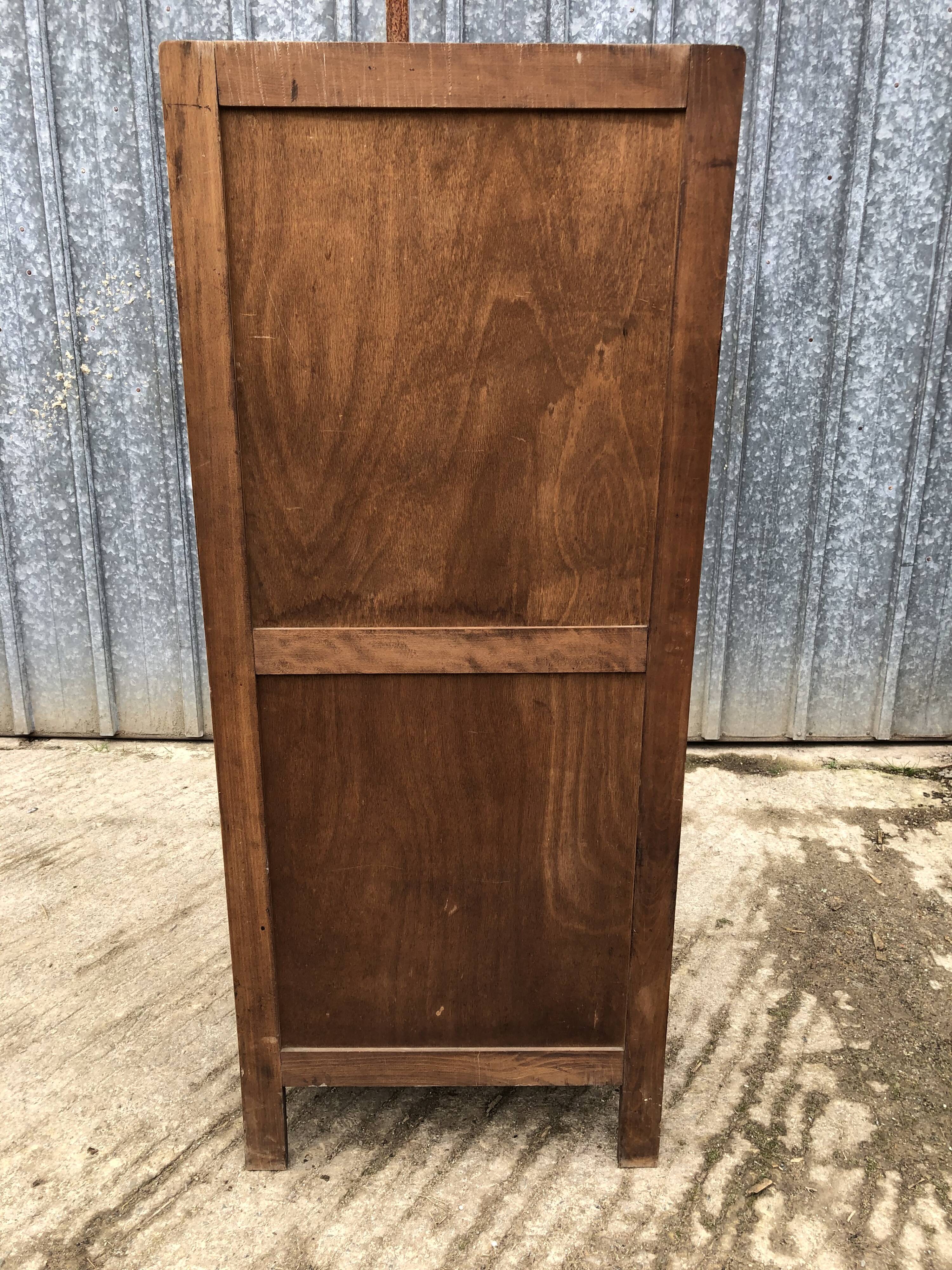 Art deco oak display cabinet with 1 glass door.