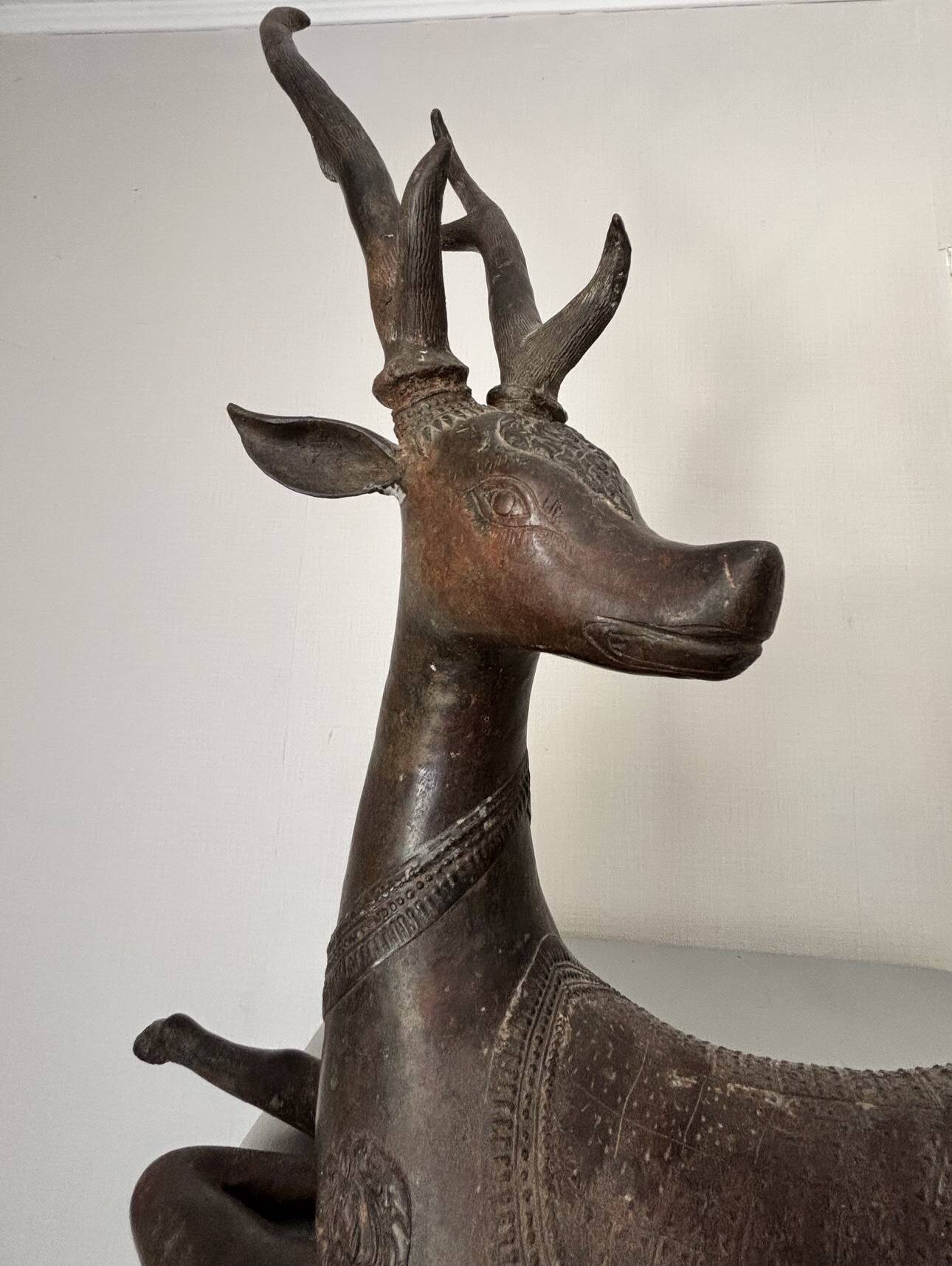 Solid bronze deer 20kg (1979), with period sales certificate.