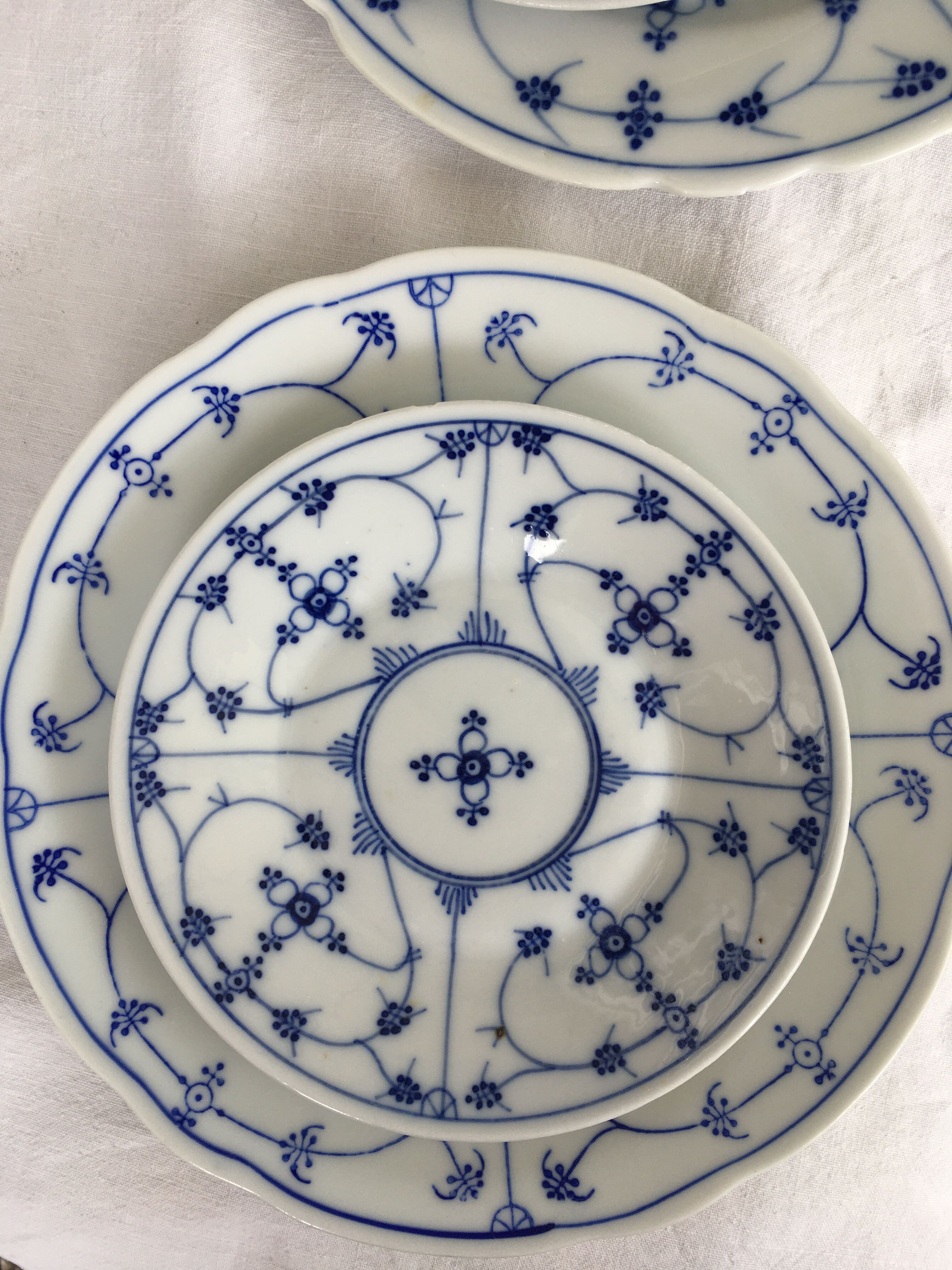 Breakfast coquetiers and porcelain plates