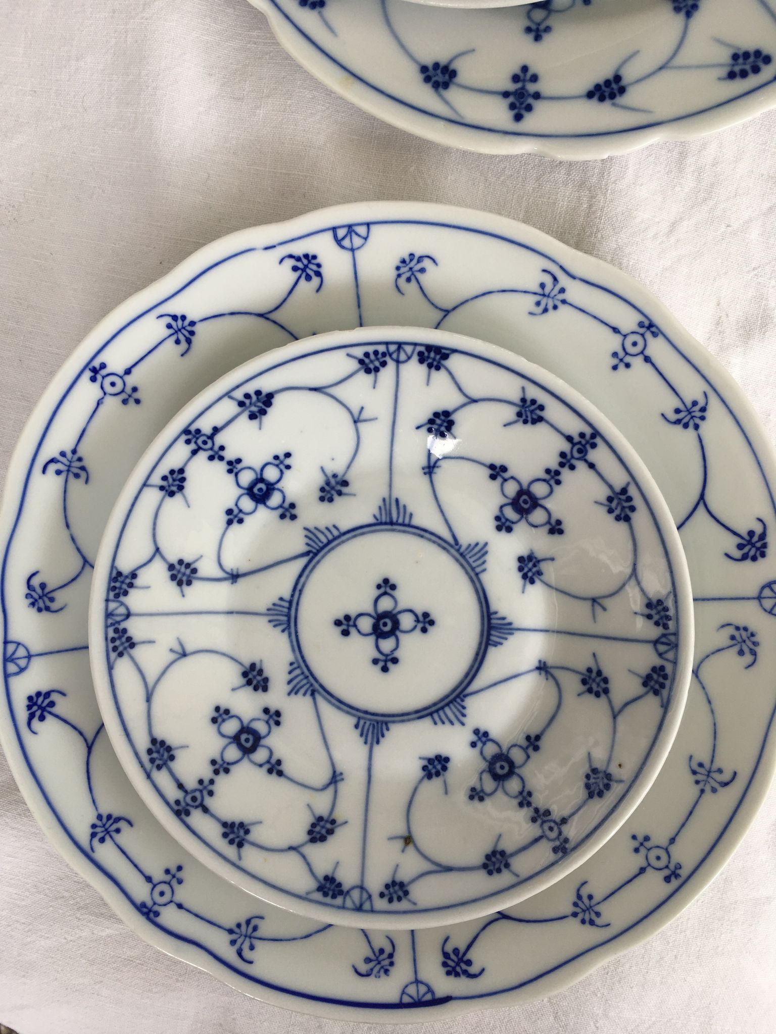 Breakfast coquetiers and porcelain plates