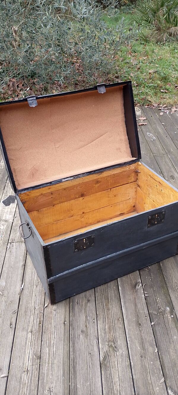 Ancien coffre en bois