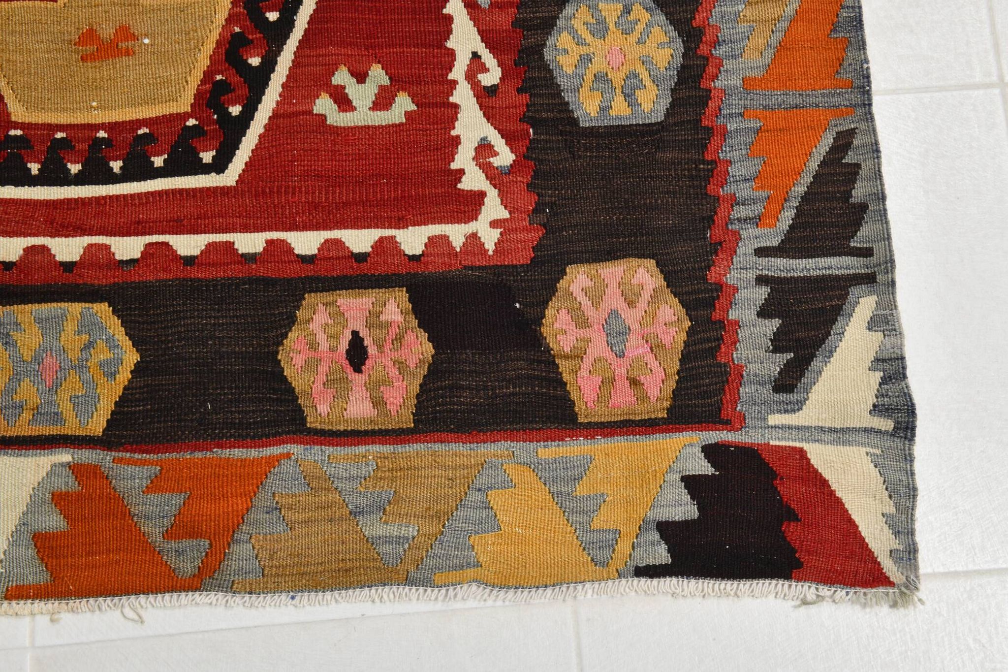 %100 Wool Turkish Vintage Kilim Rug, Mid Century Modern, 183x324 Cm