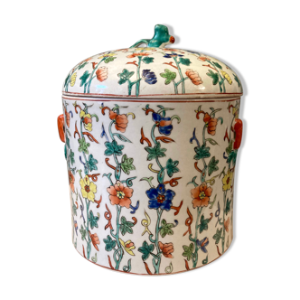 Old porcelain pot says ginger