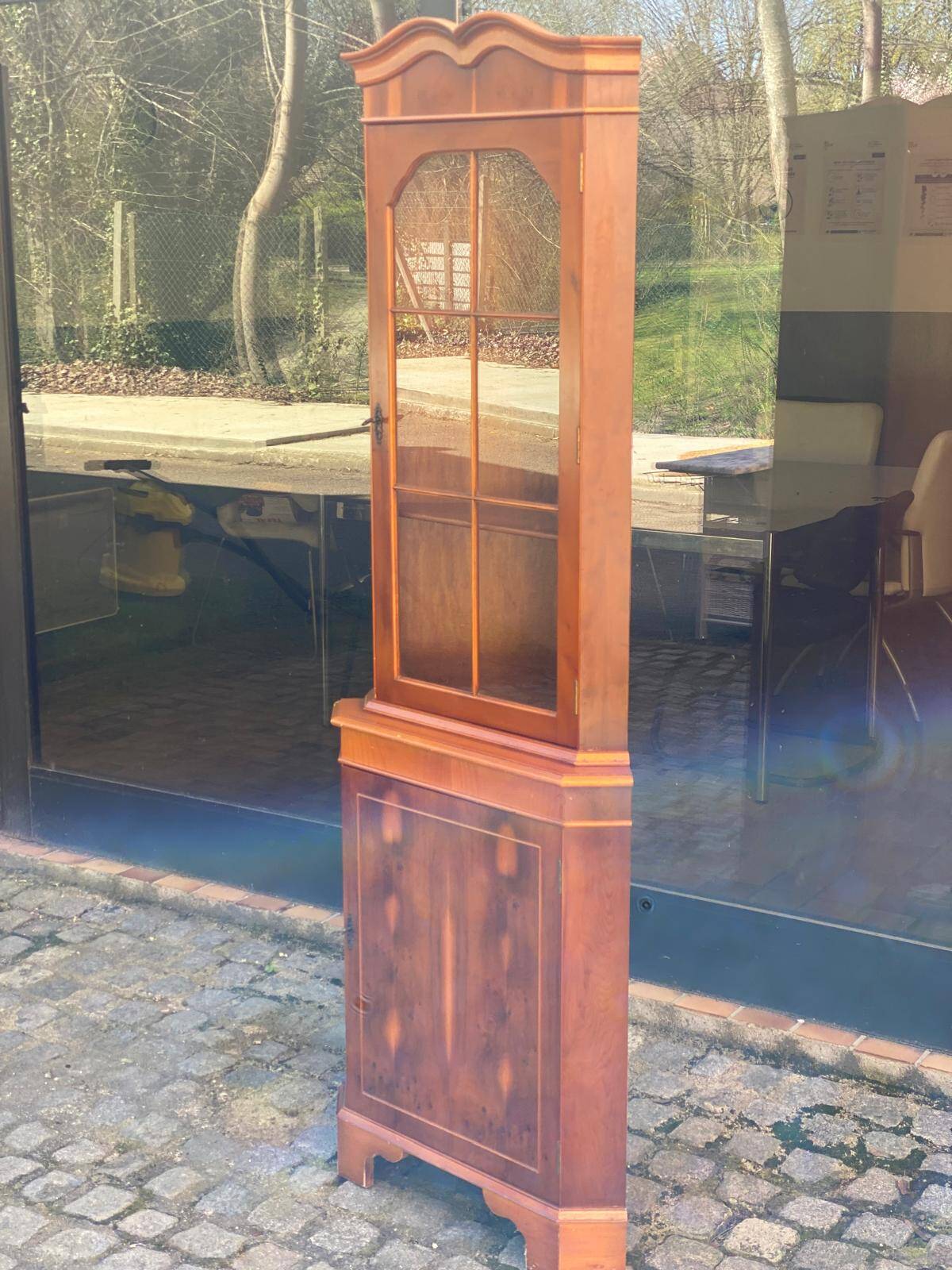 English Victorian corner display cabinet in solid wood and marquetry