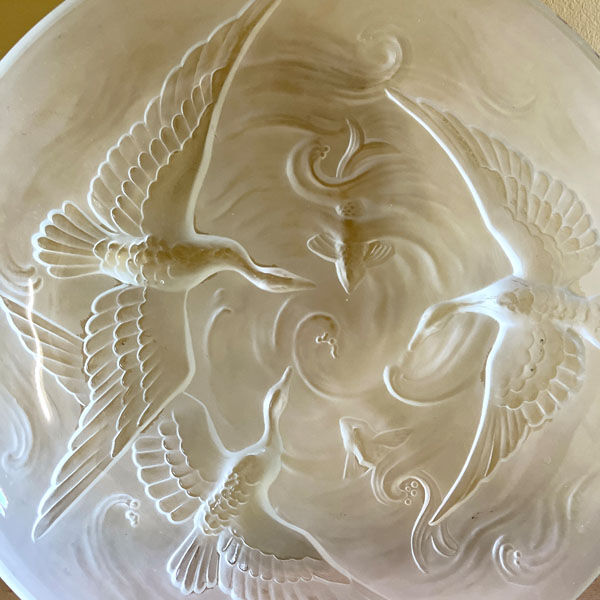 Large bird cup in frosted Art Deco glass, signed Verlys France