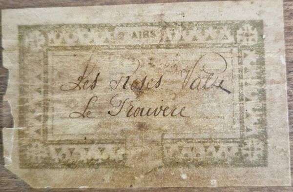 Dessous de plat musical ancien en bois sculpté et faïence Belle Époque