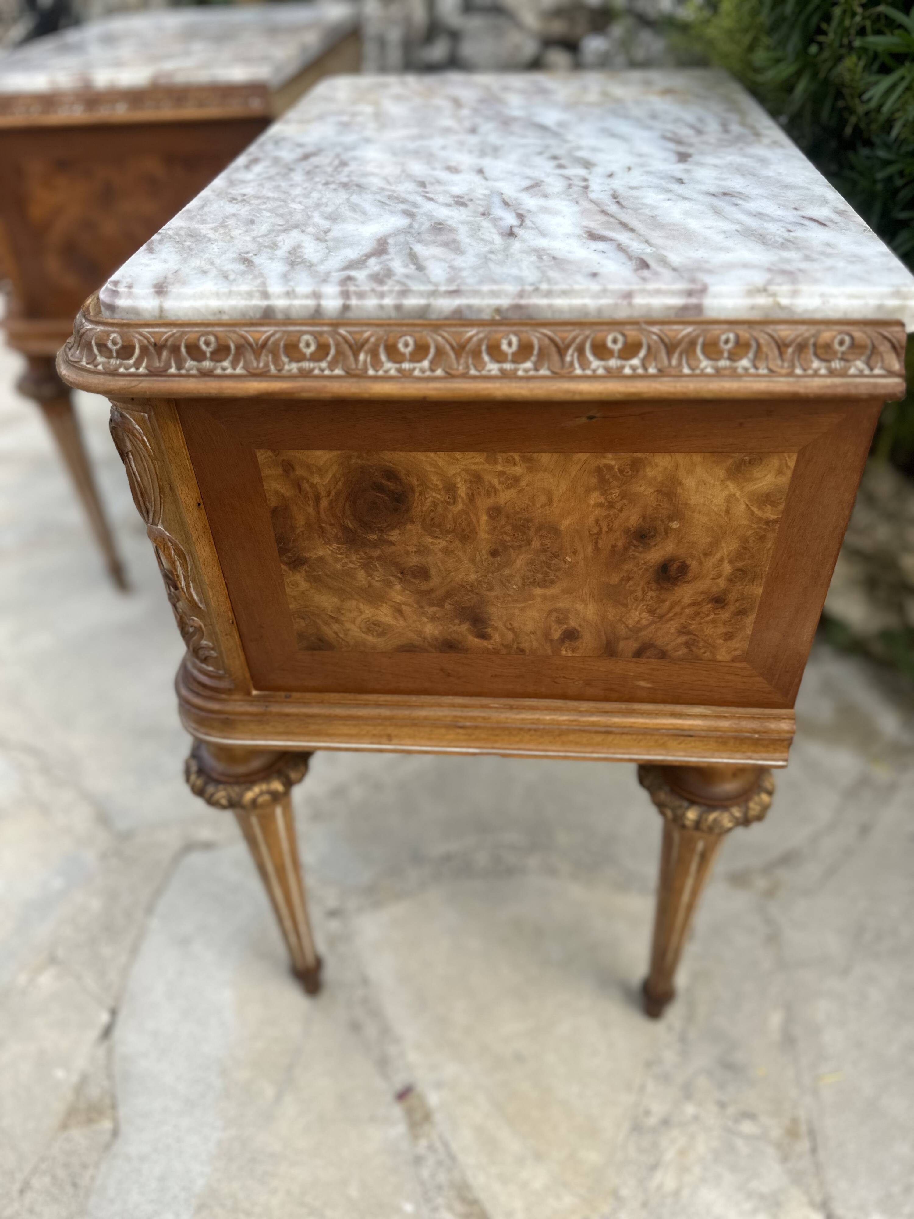 Paire de commodes ou chevets en Loupe de bois Époque XX eme siècle