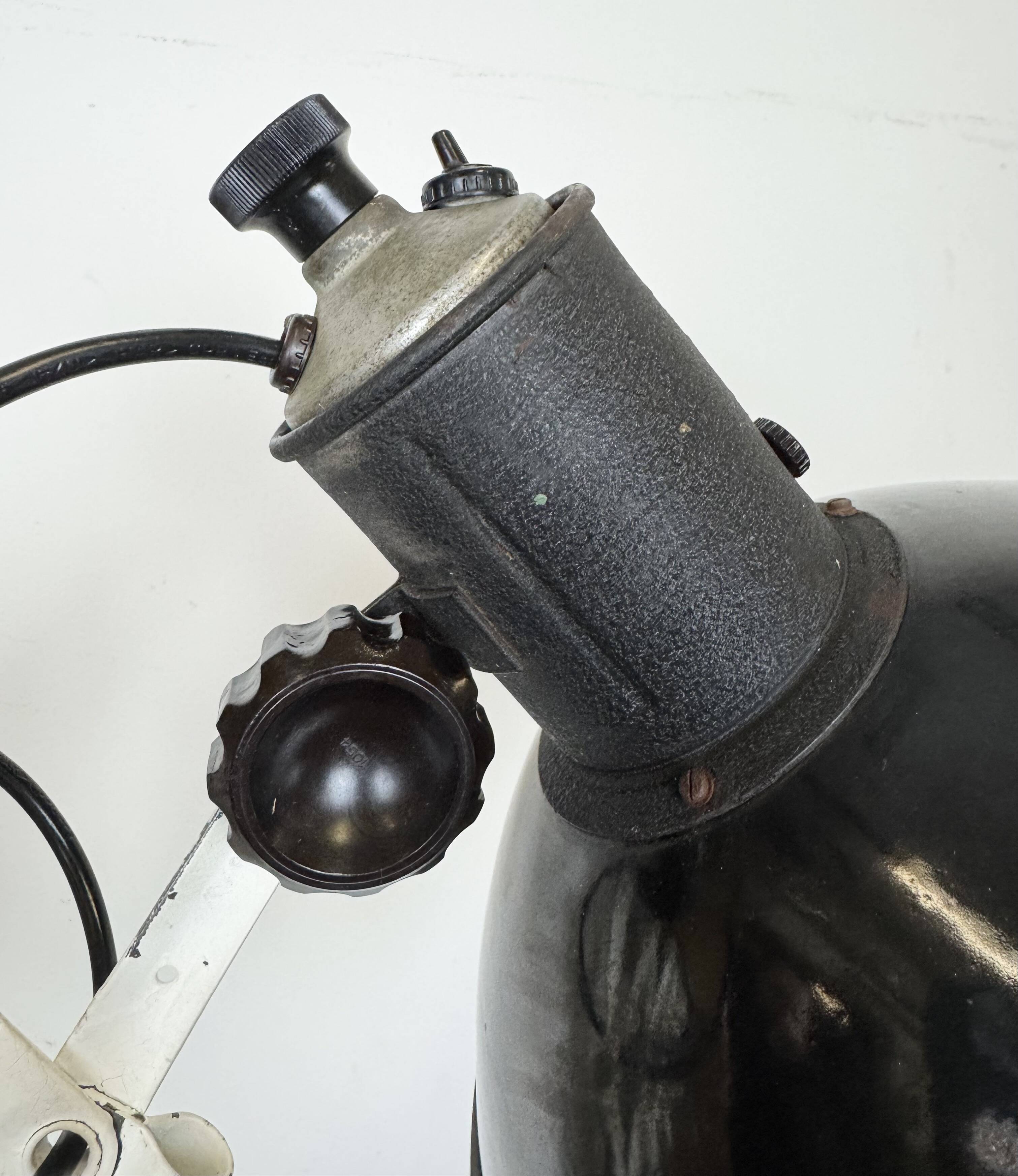 Lampe murale à ciseaux en émail noir industriel, années 1950