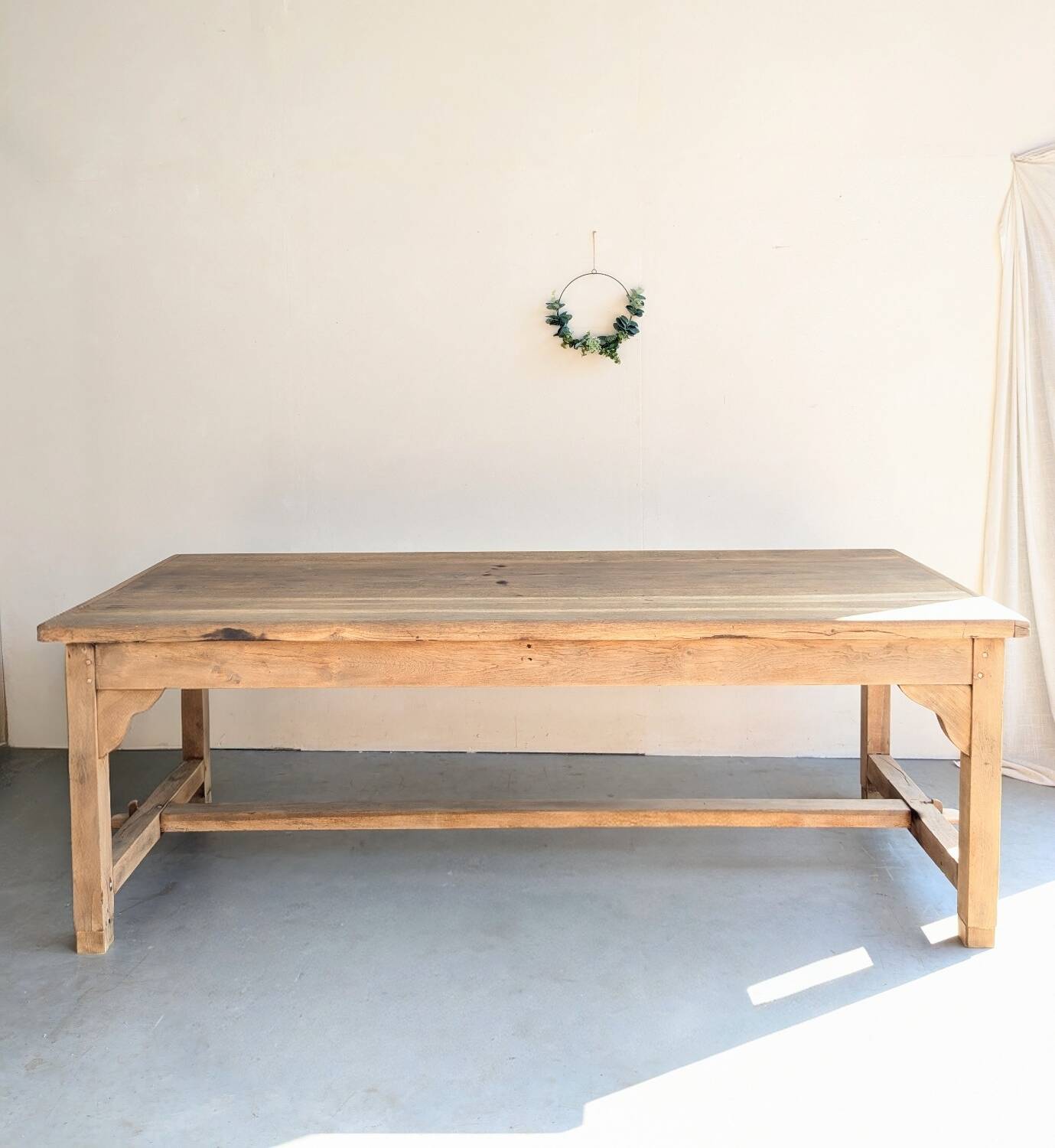 Farmhouse table with drawers for 10 people