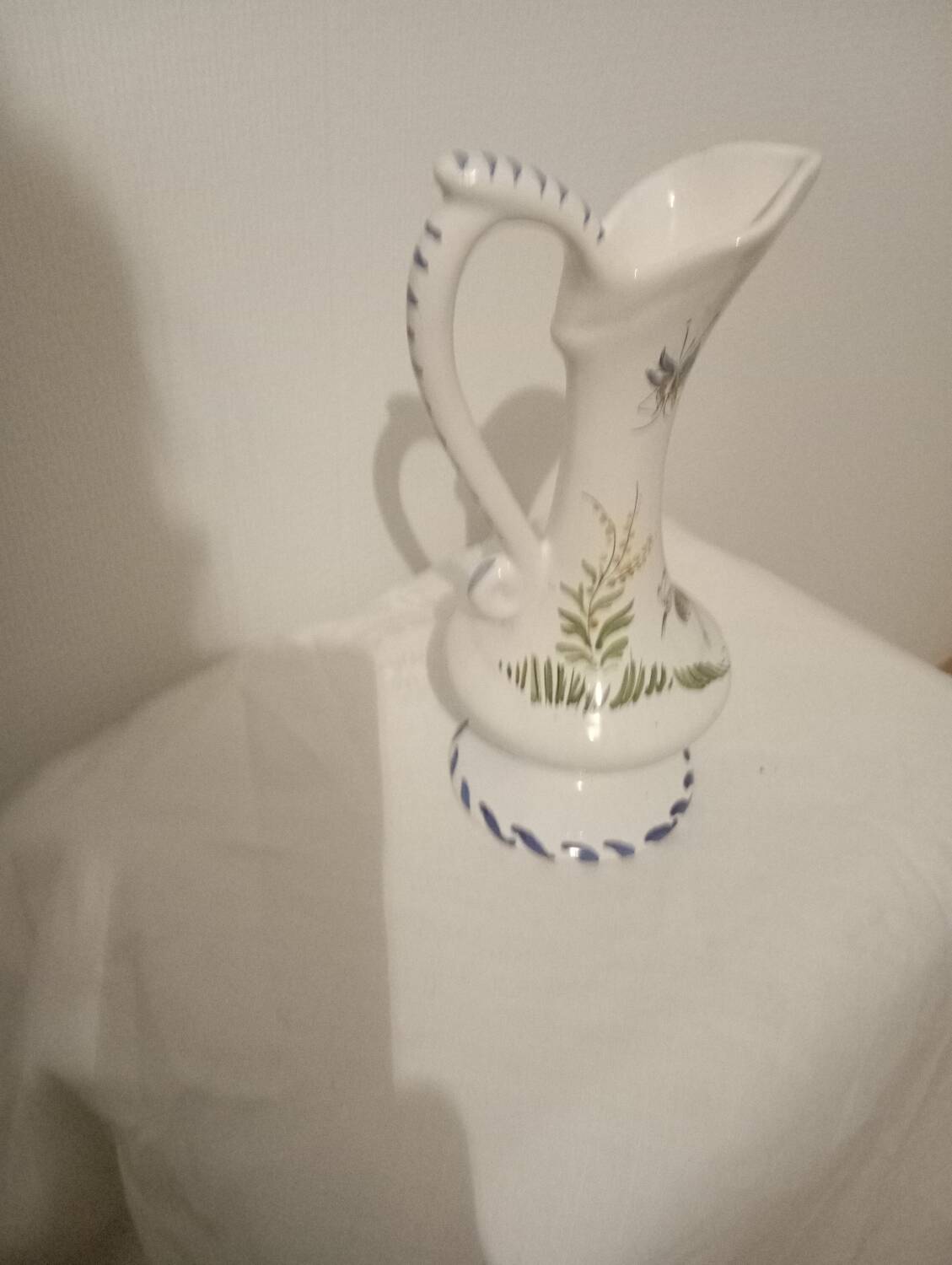 Moustiers soliflore vase