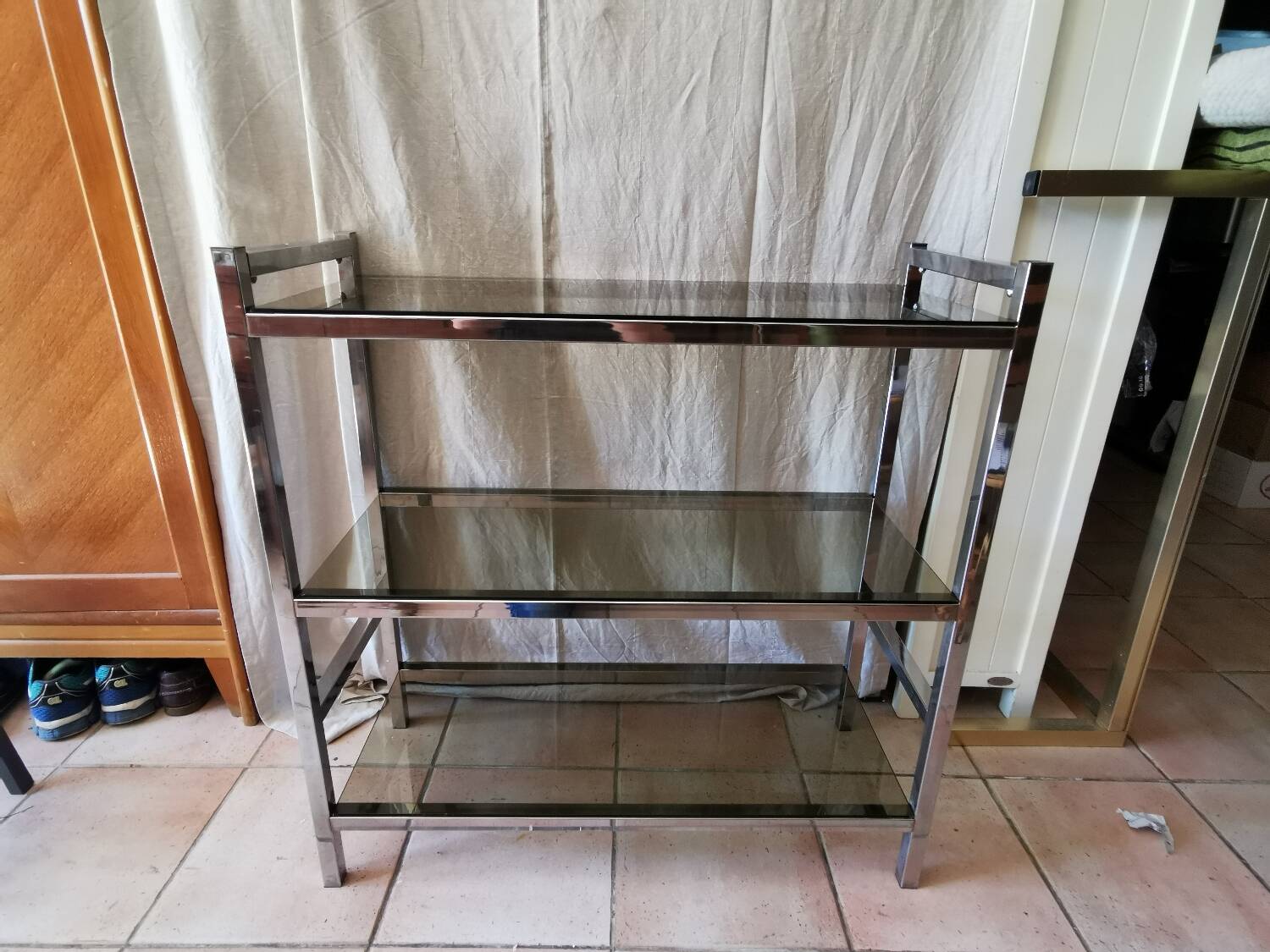 Étagère vintage métal chromé et verre fumé