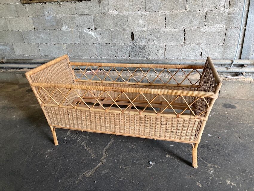 Braided rattan cot