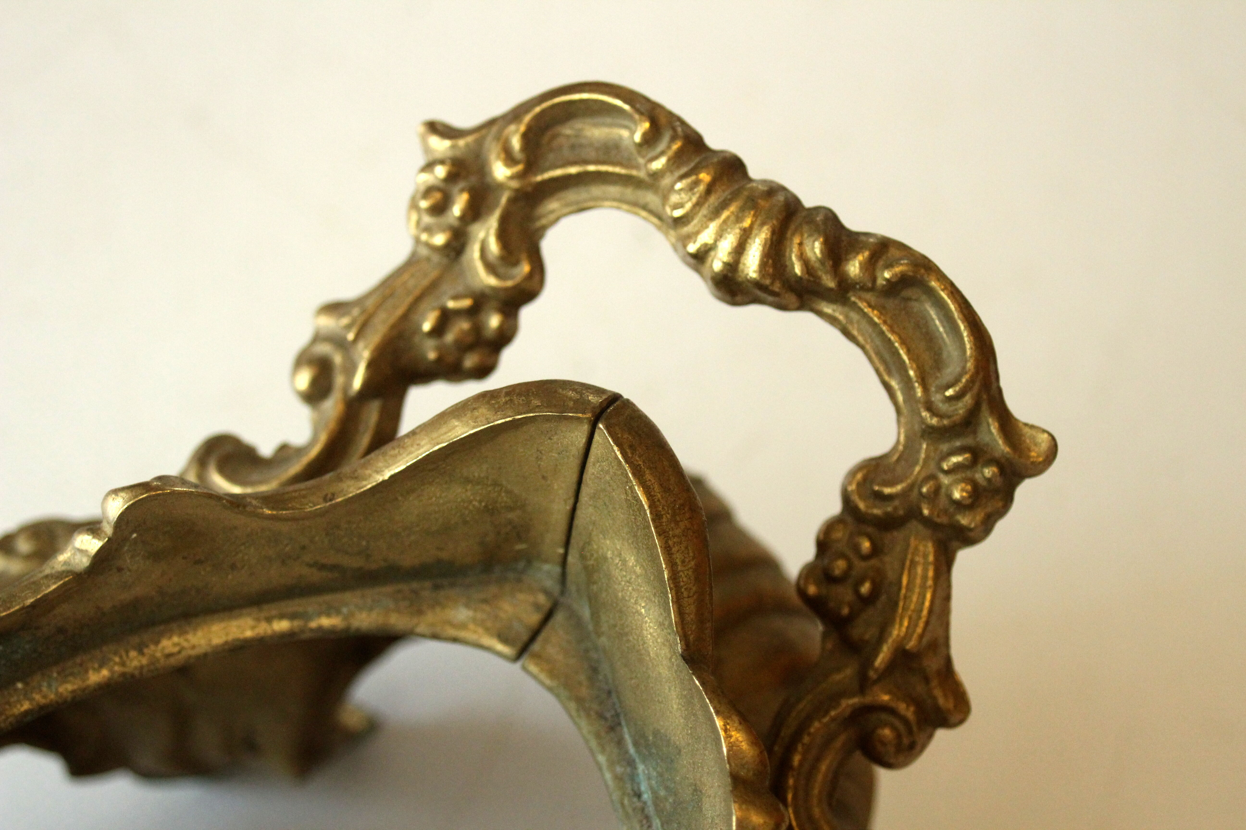 1900s Art Nouveau solid brass Jardinière with metal insert