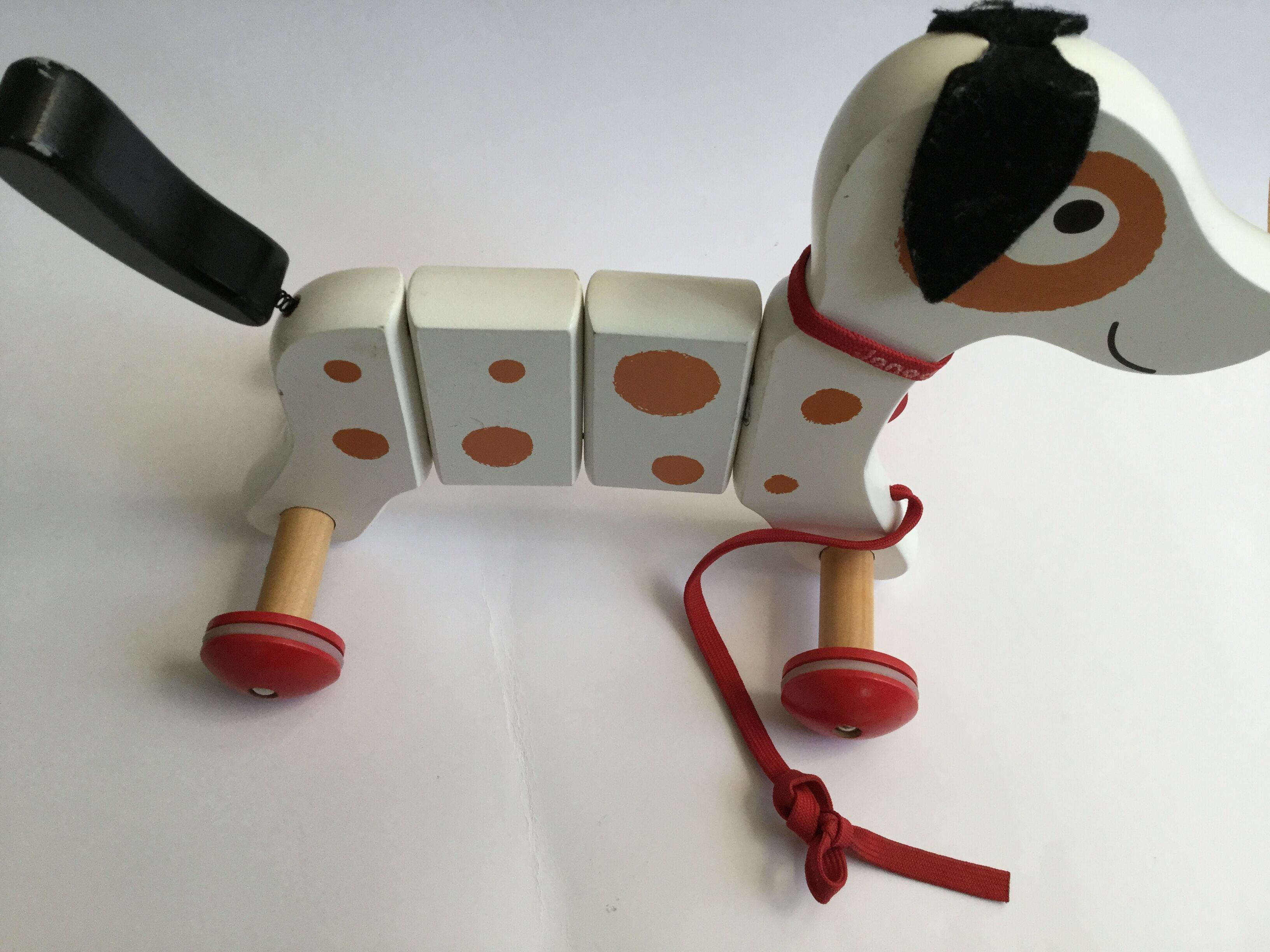 Wooden toy Janod shooting dog