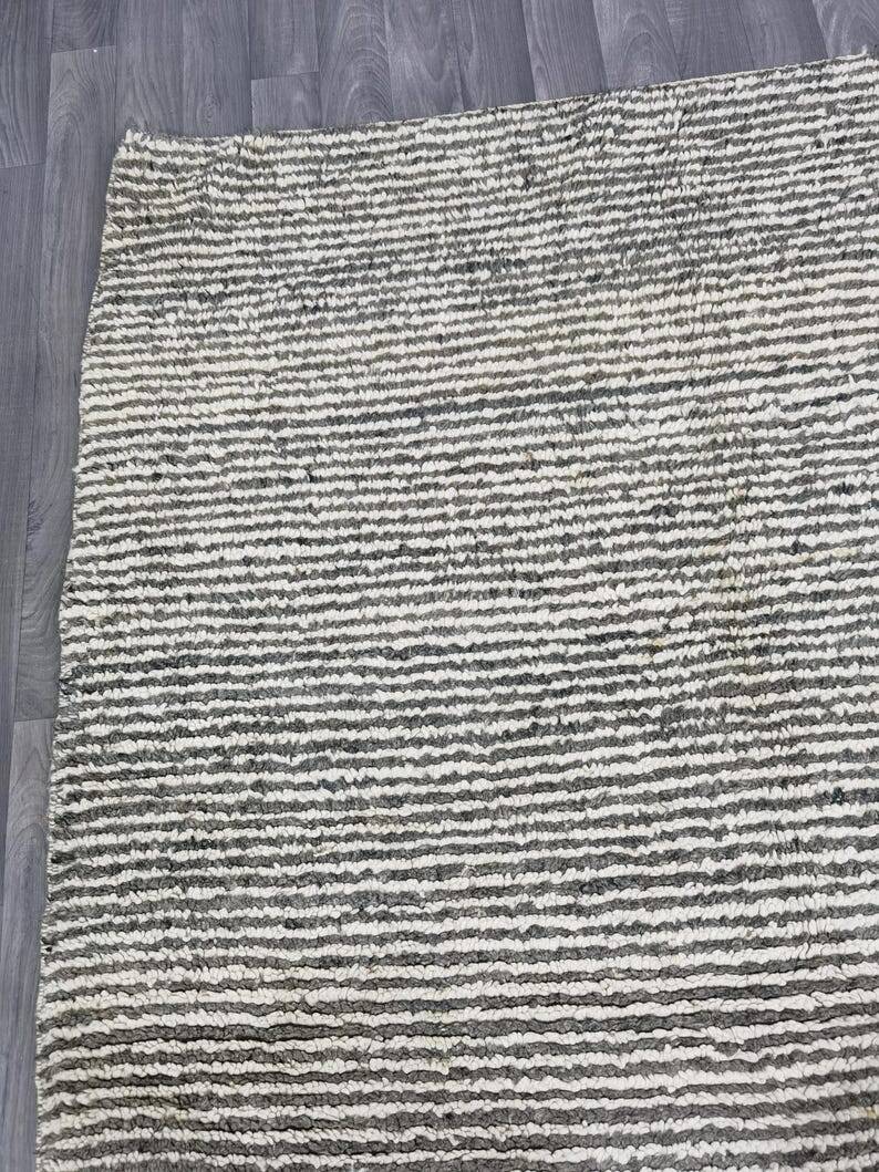 Pure natural wool rug, size 150 x 250 cm