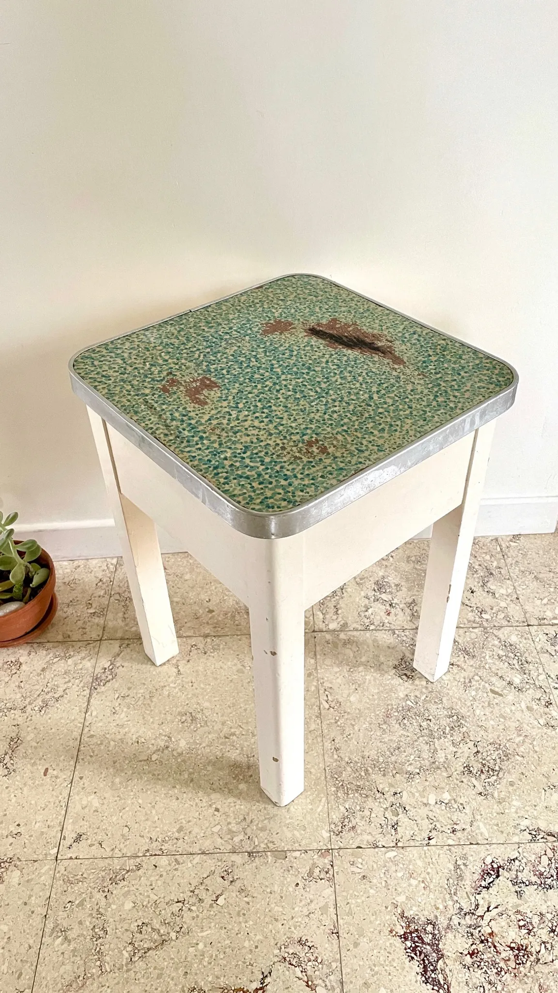 VINTAGE WOOD STOOL CHEST