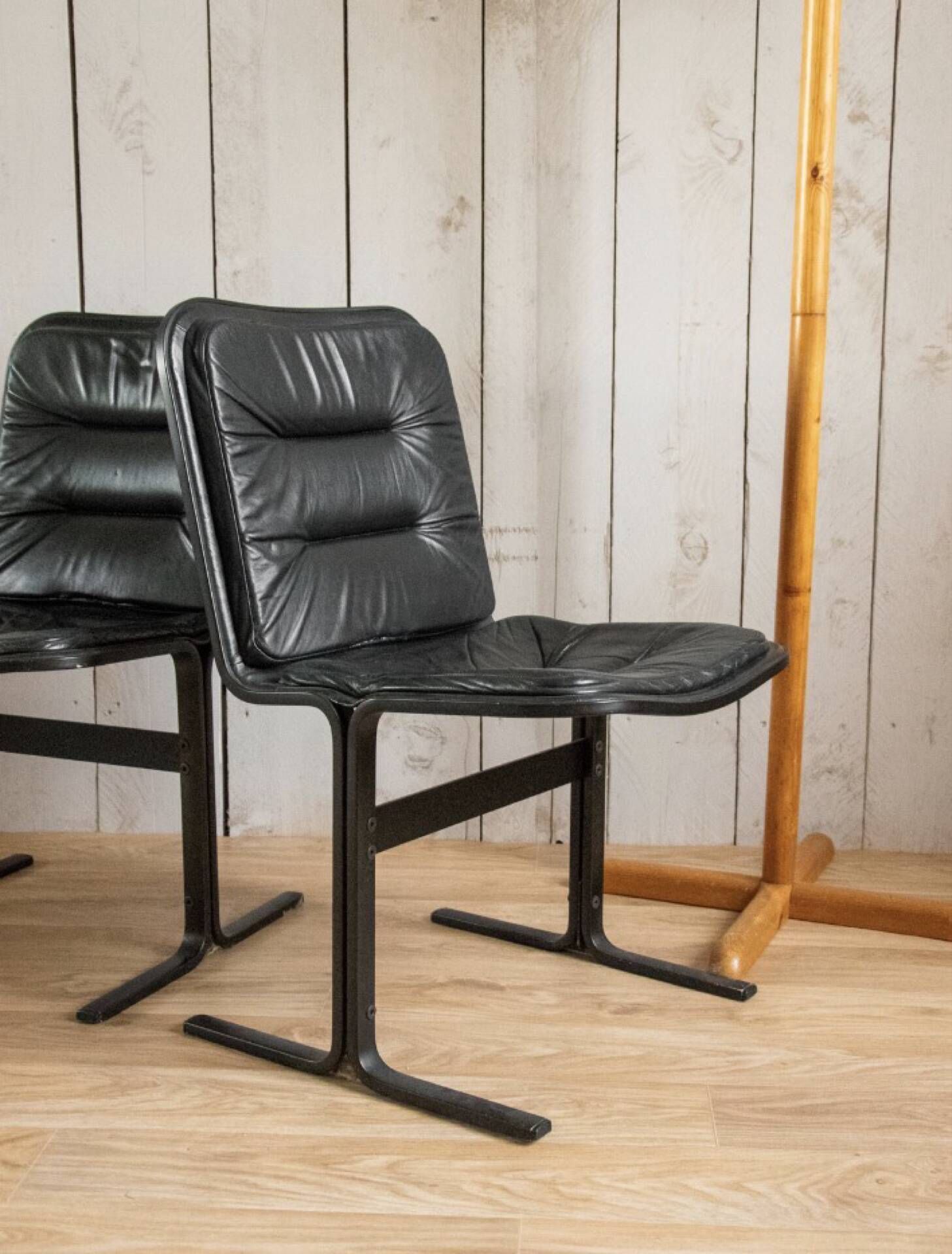 Paire de chaises cuir