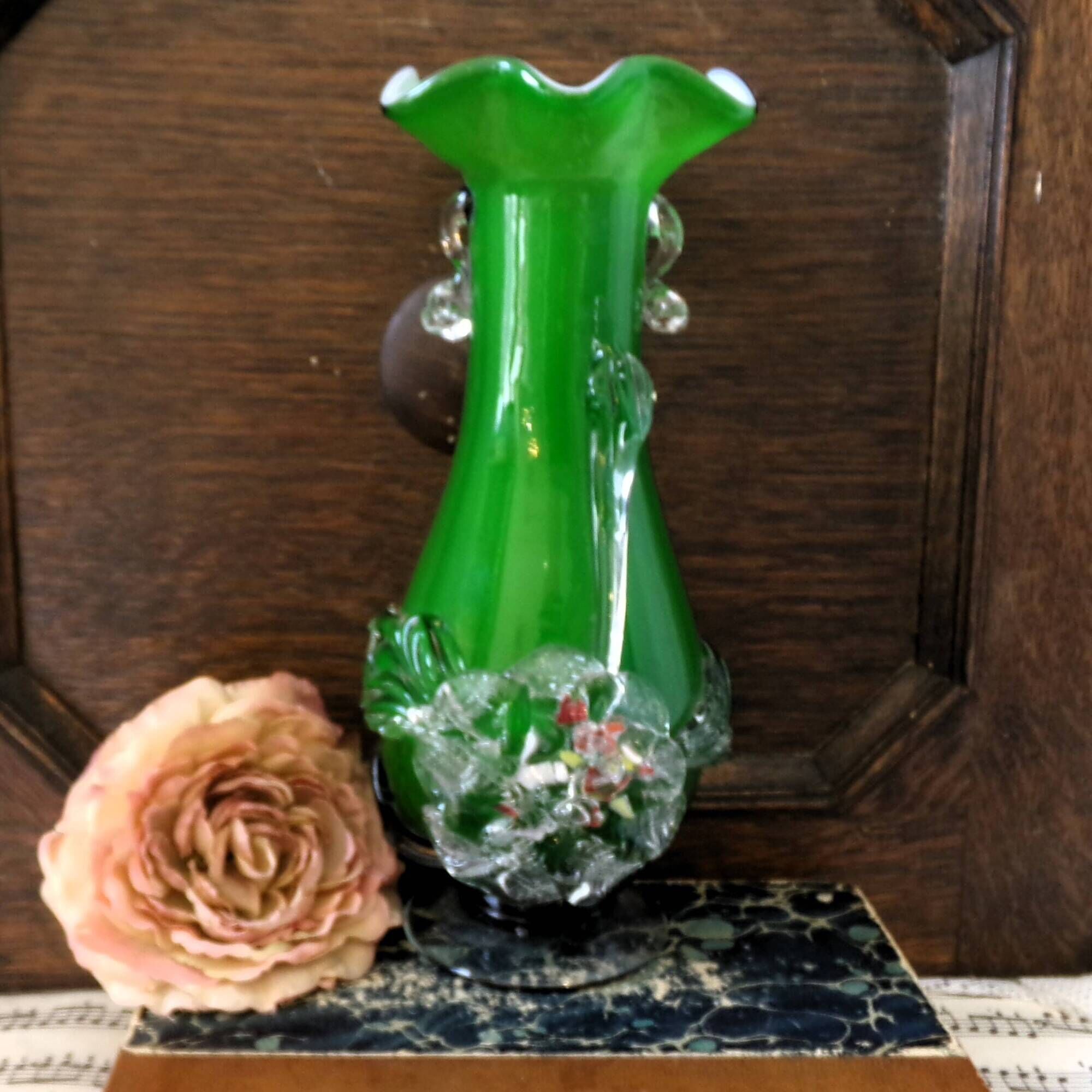 Vase Murano vert foncé fait main avec détails floraux en verre transparent