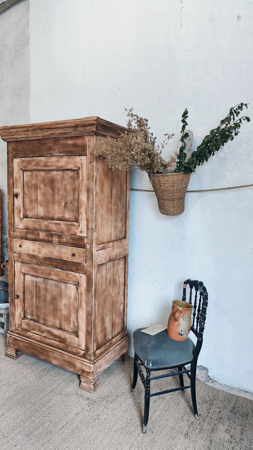 Wardrobe / standing man