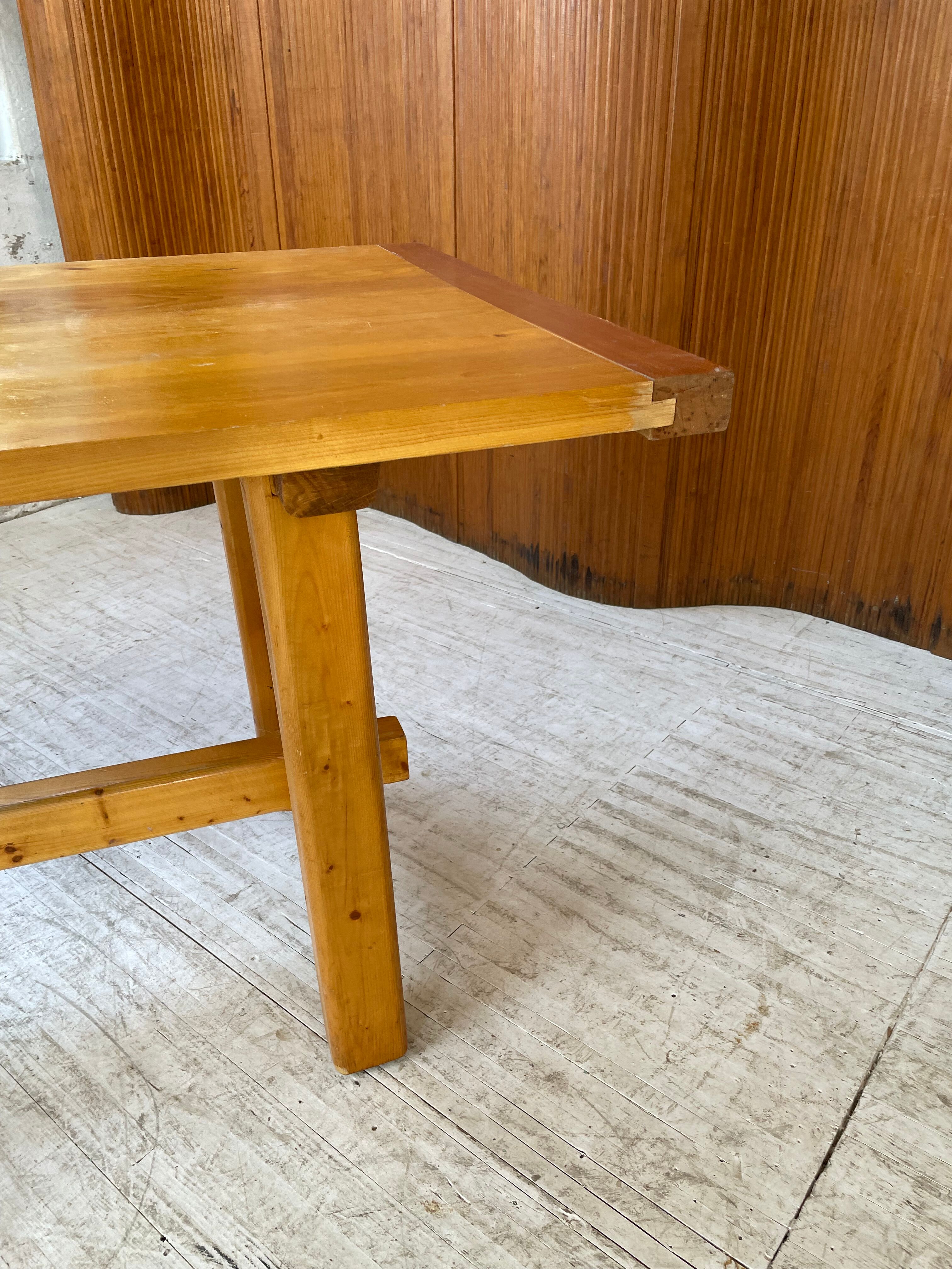 Mountain furniture table in pine 2m